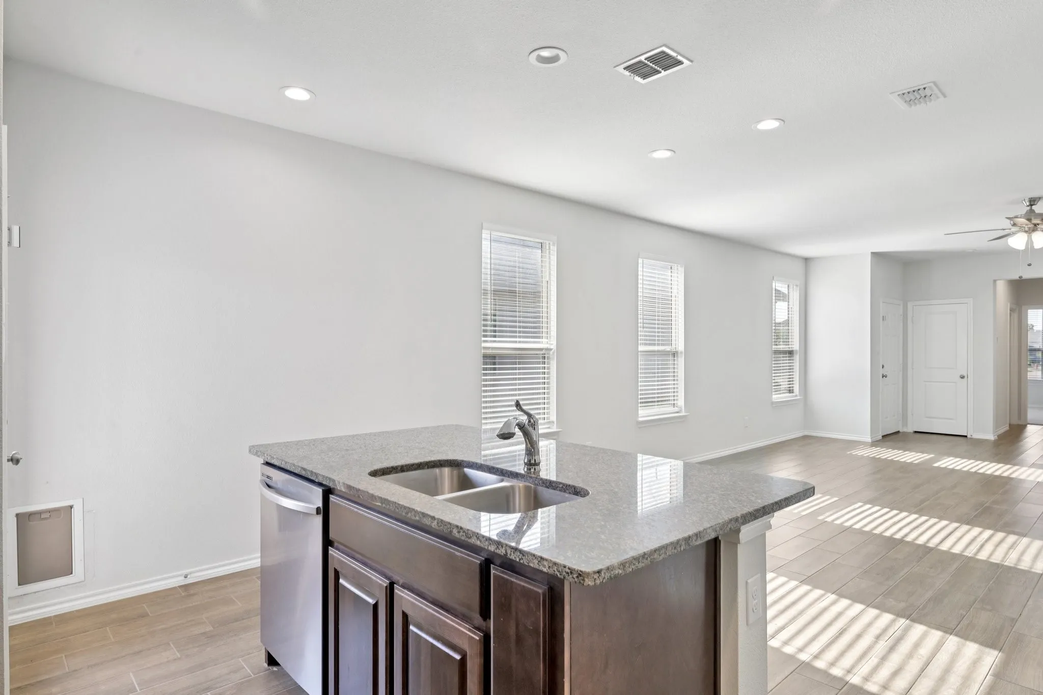 Single Family Residence For Sale in Denton County , 713 Presidio Street, Aubrey, Texas 76227, 3 Bedroom, 2 Bathroom, 2 Garage spaces, 1,421 Sqft, built in 2023, Preowned, mls#21241935, Real Estate Agent in Aubrey, Homes For Sale in Denton county, Homes For Sale in Aubrey, Realtor in Aubrey Texas, Real Estate Brokerage Independent Realty Texas, Luminita Cordes Realtor