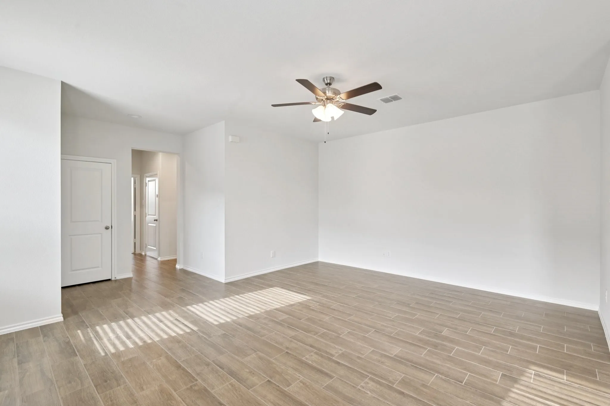 Single Family Residence For Sale in Denton County , 713 Presidio Street, Aubrey, Texas 76227, 3 Bedroom, 2 Bathroom, 2 Garage spaces, 1,421 Sqft, built in 2023, Preowned, mls#21241935, Real Estate Agent in Aubrey, Homes For Sale in Denton county, Homes For Sale in Aubrey, Realtor in Aubrey Texas, Real Estate Brokerage Independent Realty Texas, Luminita Cordes Realtor