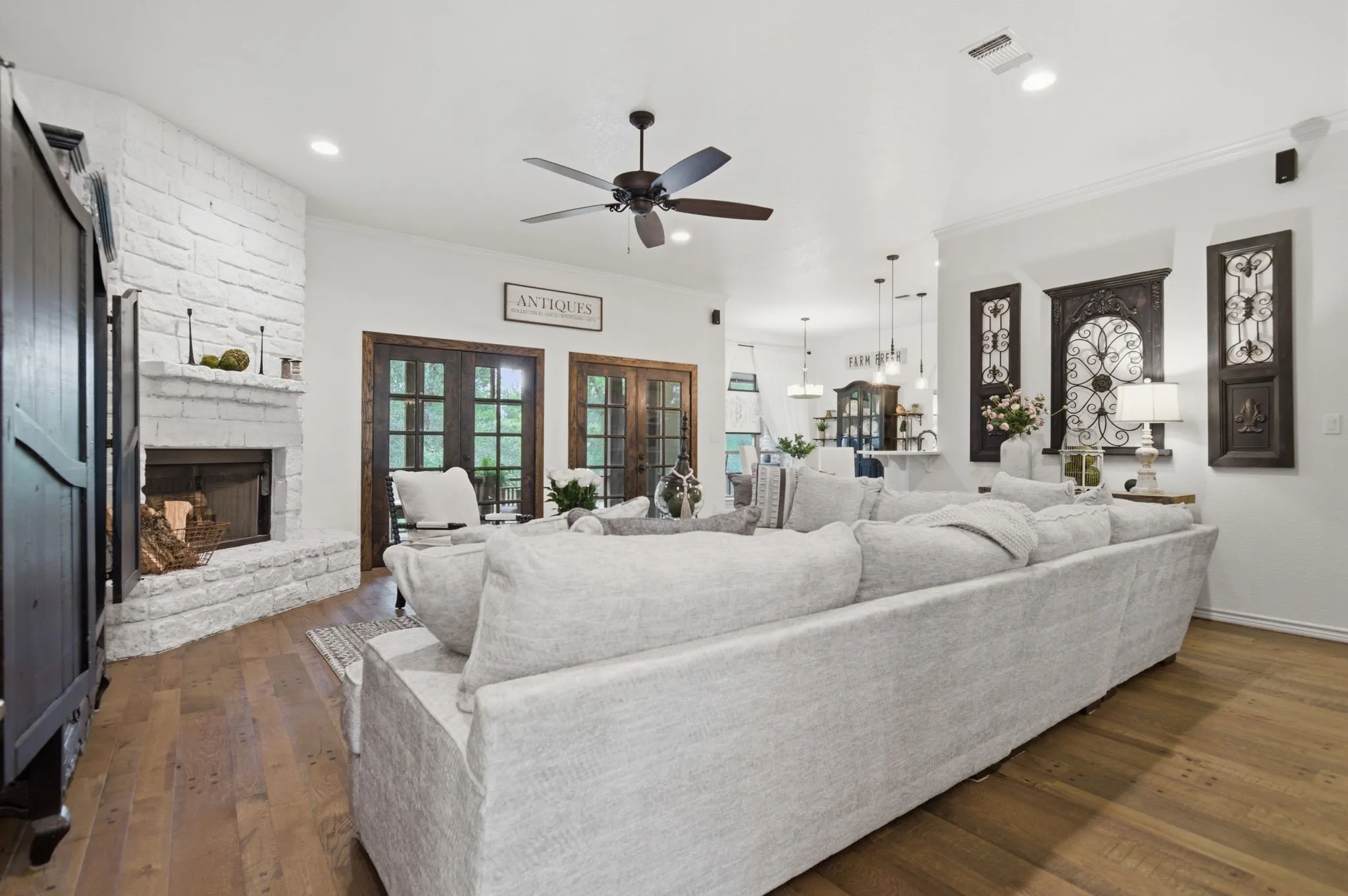 Single Family Residence For Sale in Parker County , 1012 Vista Hills Drive, Reno, Texas 76082, 4 Bedroom, 3 Bathroom, 3 Garage spaces, 2,378 Sqft, built in 2006, Preowned, mls#21240591, Real Estate Agent in Reno, Homes For Sale in Parker county, Homes For Sale in Reno, Realtor in Reno Texas, Real Estate Brokerage Independent Realty Texas, Luminita Cordes Realtor
