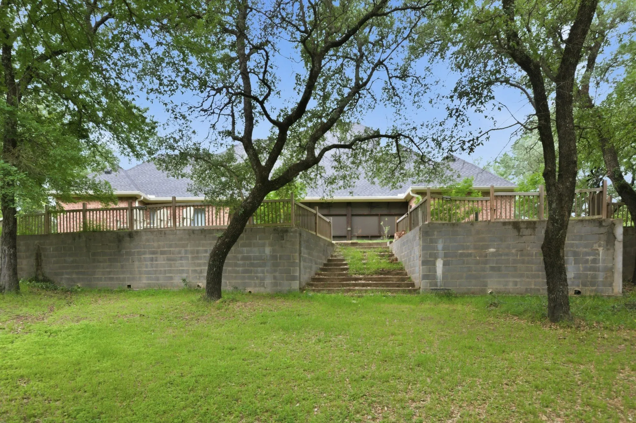 Single Family Residence For Sale in Parker County , 1012 Vista Hills Drive, Reno, Texas 76082, 4 Bedroom, 3 Bathroom, 3 Garage spaces, 2,378 Sqft, built in 2006, Preowned, mls#21240591, Real Estate Agent in Reno, Homes For Sale in Parker county, Homes For Sale in Reno, Realtor in Reno Texas, Real Estate Brokerage Independent Realty Texas, Luminita Cordes Realtor