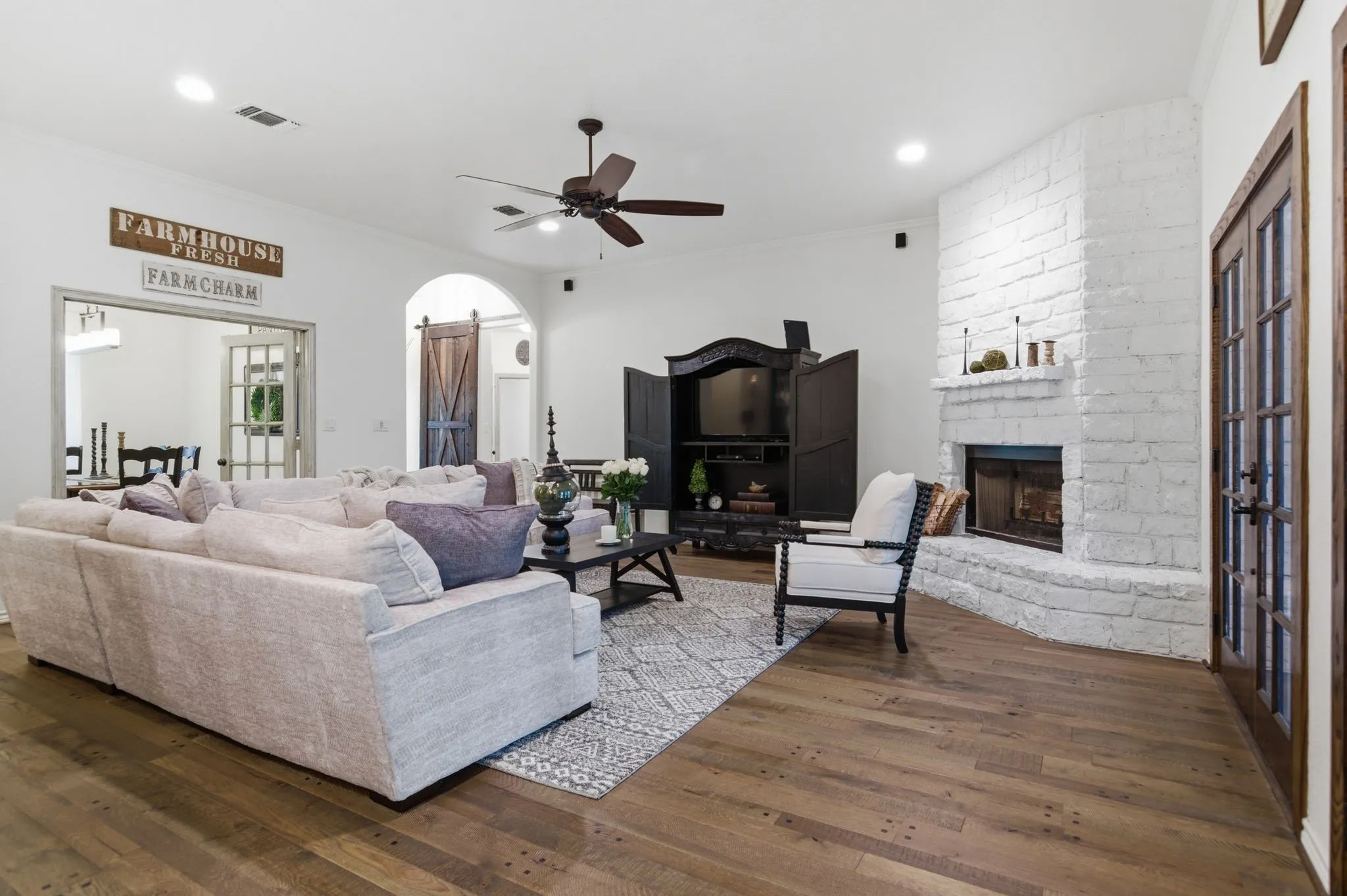 Single Family Residence For Sale in Parker County , 1012 Vista Hills Drive, Reno, Texas 76082, 4 Bedroom, 3 Bathroom, 3 Garage spaces, 2,378 Sqft, built in 2006, Preowned, mls#21240591, Real Estate Agent in Reno, Homes For Sale in Parker county, Homes For Sale in Reno, Realtor in Reno Texas, Real Estate Brokerage Independent Realty Texas, Luminita Cordes Realtor