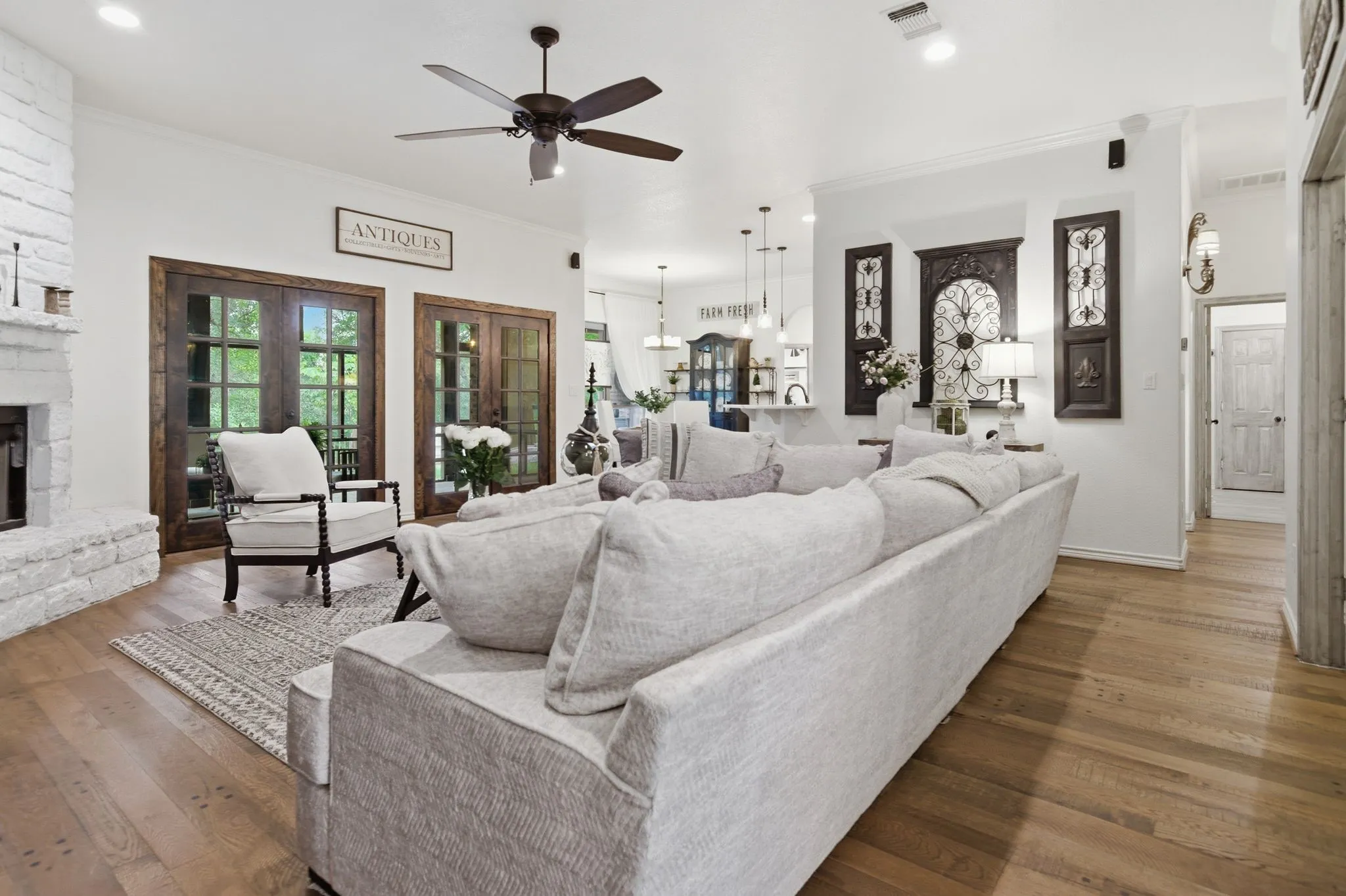 Single Family Residence For Sale in Parker County , 1012 Vista Hills Drive, Reno, Texas 76082, 4 Bedroom, 3 Bathroom, 3 Garage spaces, 2,378 Sqft, built in 2006, Preowned, mls#21240591, Real Estate Agent in Reno, Homes For Sale in Parker county, Homes For Sale in Reno, Realtor in Reno Texas, Real Estate Brokerage Independent Realty Texas, Luminita Cordes Realtor