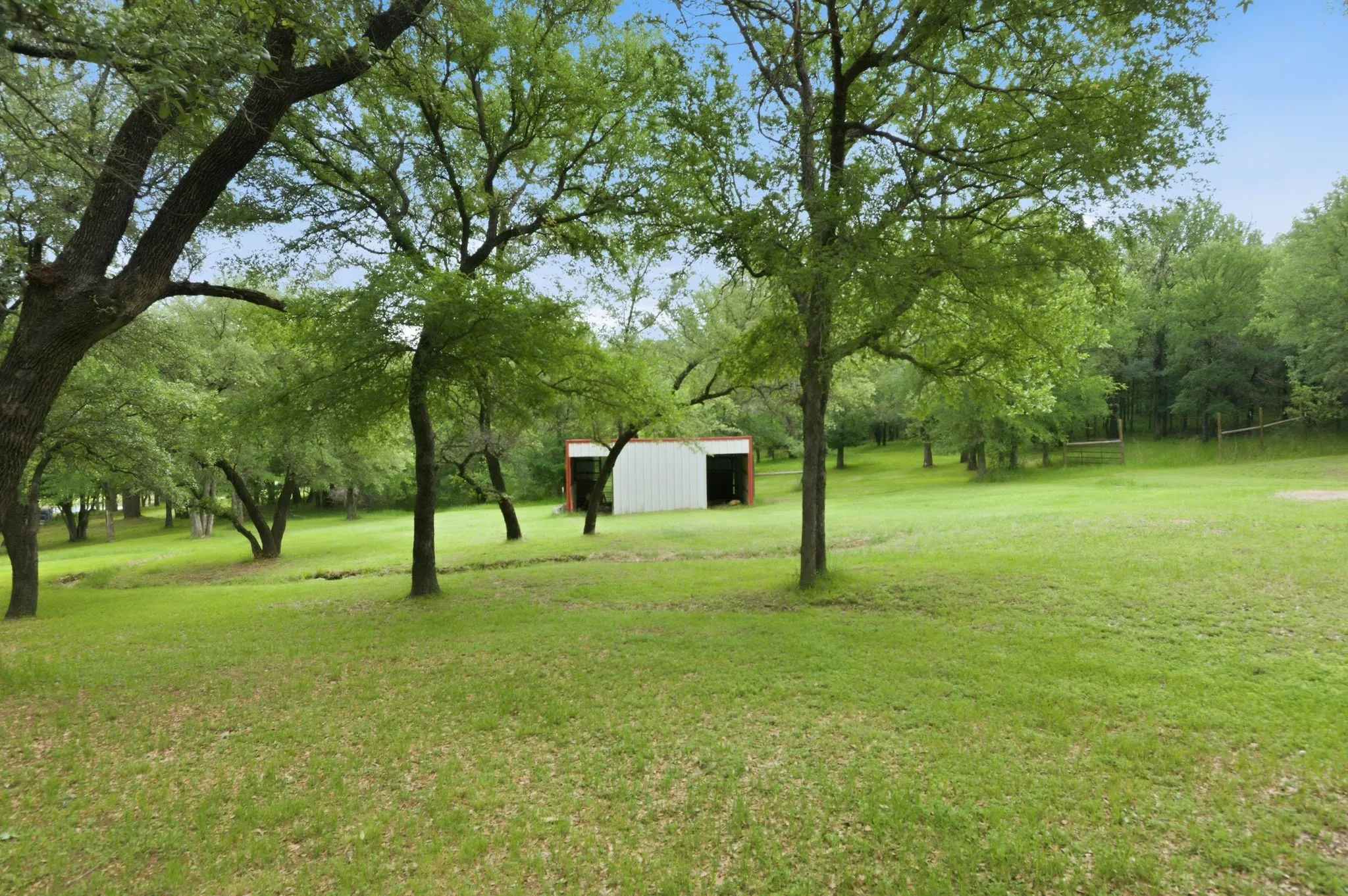 Single Family Residence For Sale in Parker County , 1012 Vista Hills Drive, Reno, Texas 76082, 4 Bedroom, 3 Bathroom, 3 Garage spaces, 2,378 Sqft, built in 2006, Preowned, mls#21240591, Real Estate Agent in Reno, Homes For Sale in Parker county, Homes For Sale in Reno, Realtor in Reno Texas, Real Estate Brokerage Independent Realty Texas, Luminita Cordes Realtor