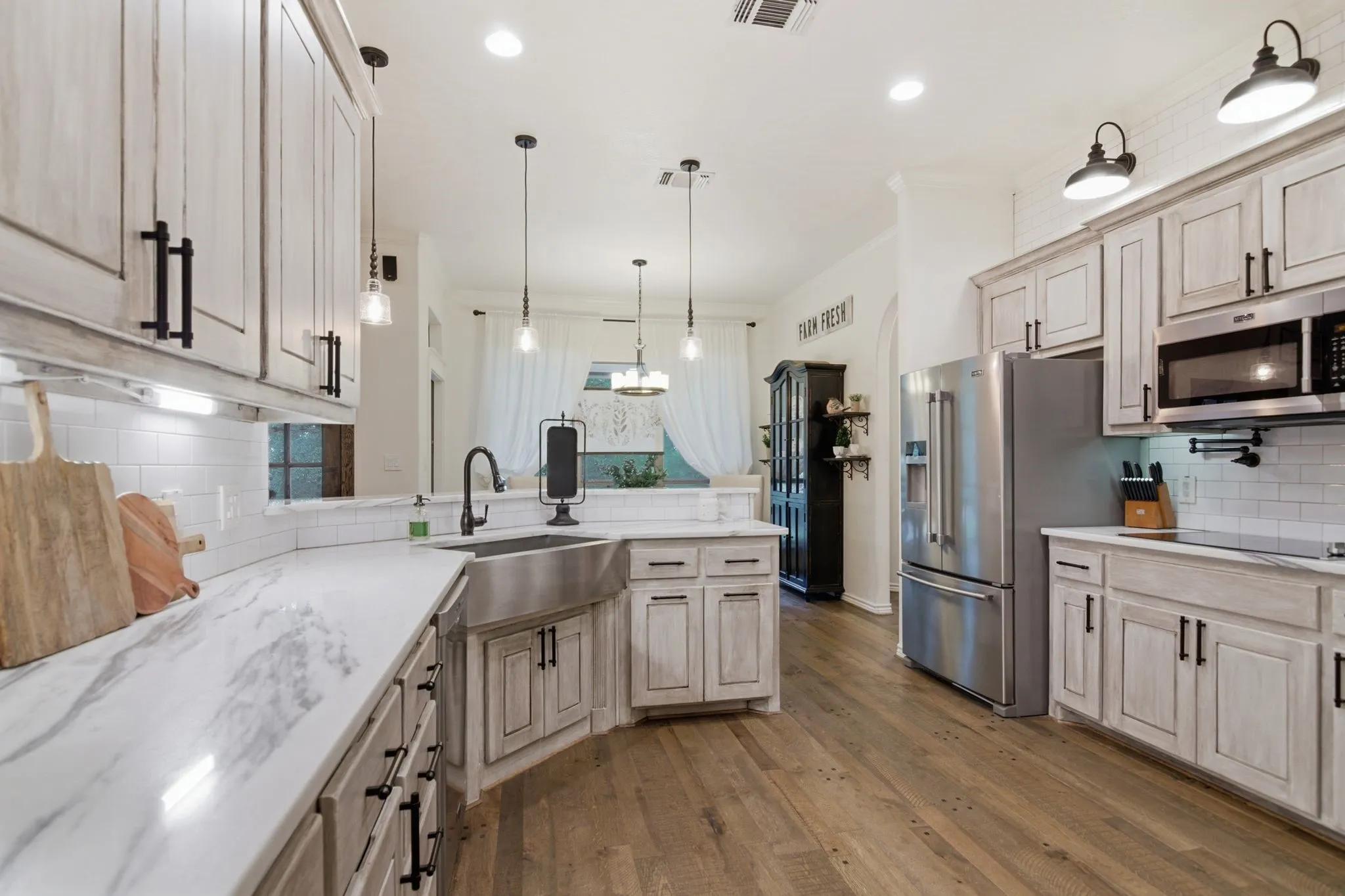 Single Family Residence For Sale in Parker County , 1012 Vista Hills Drive, Reno, Texas 76082, 4 Bedroom, 3 Bathroom, 3 Garage spaces, 2,378 Sqft, built in 2006, Preowned, mls#21240591, Real Estate Agent in Reno, Homes For Sale in Parker county, Homes For Sale in Reno, Realtor in Reno Texas, Real Estate Brokerage Independent Realty Texas, Luminita Cordes Realtor