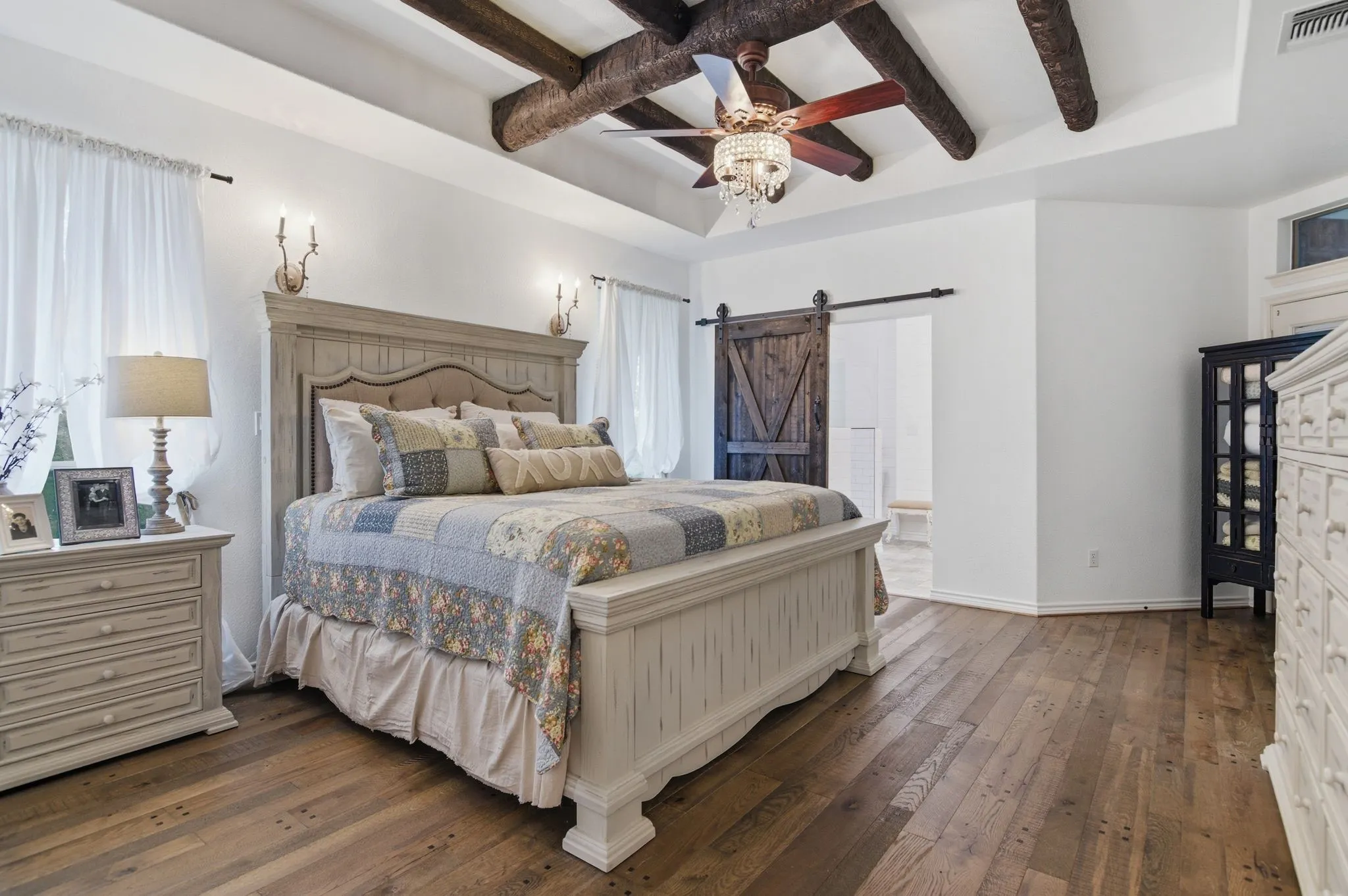 Single Family Residence For Sale in Parker County , 1012 Vista Hills Drive, Reno, Texas 76082, 4 Bedroom, 3 Bathroom, 3 Garage spaces, 2,378 Sqft, built in 2006, Preowned, mls#21240591, Real Estate Agent in Reno, Homes For Sale in Parker county, Homes For Sale in Reno, Realtor in Reno Texas, Real Estate Brokerage Independent Realty Texas, Luminita Cordes Realtor