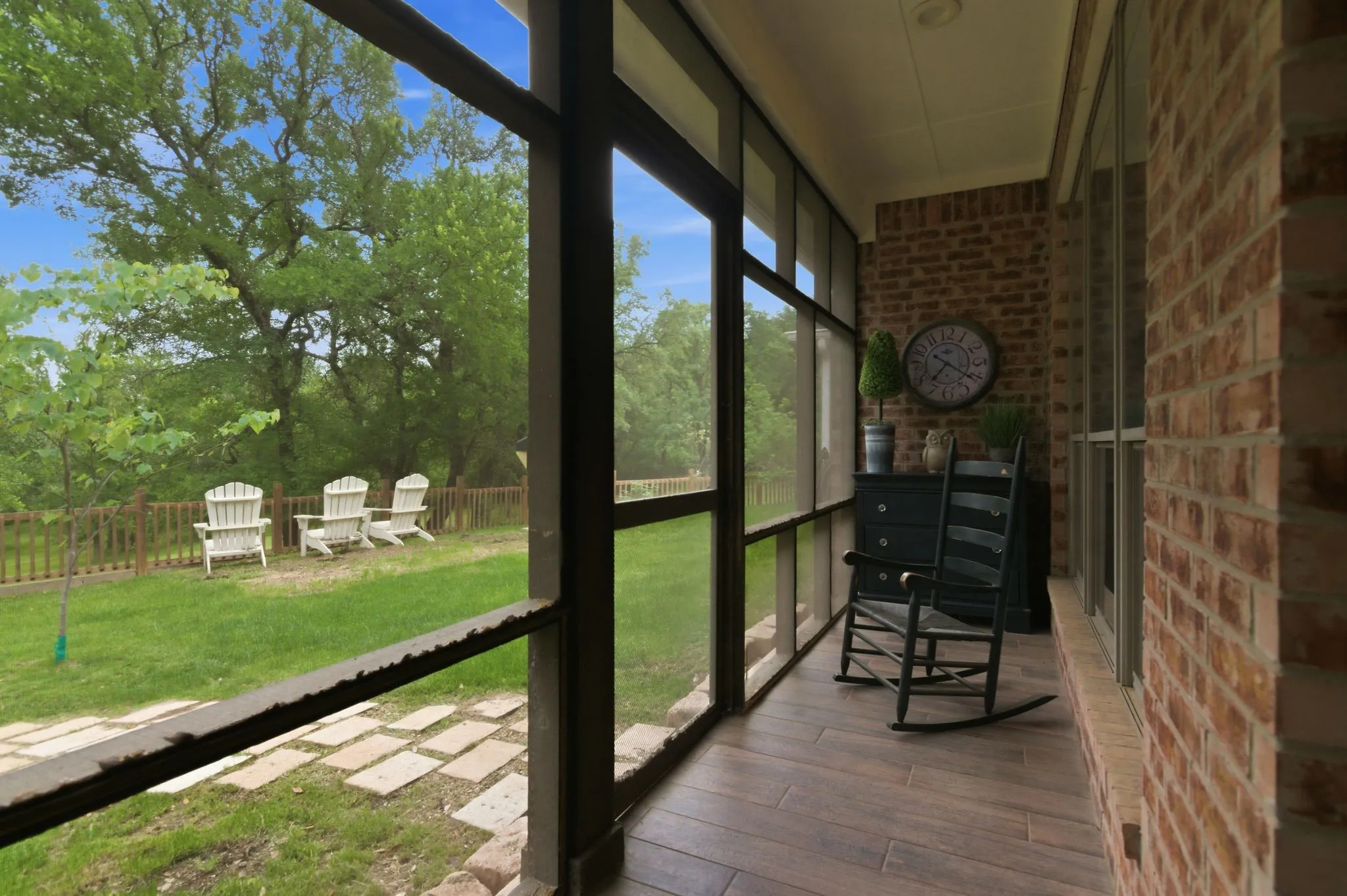 Single Family Residence For Sale in Parker County , 1012 Vista Hills Drive, Reno, Texas 76082, 4 Bedroom, 3 Bathroom, 3 Garage spaces, 2,378 Sqft, built in 2006, Preowned, mls#21240591, Real Estate Agent in Reno, Homes For Sale in Parker county, Homes For Sale in Reno, Realtor in Reno Texas, Real Estate Brokerage Independent Realty Texas, Luminita Cordes Realtor