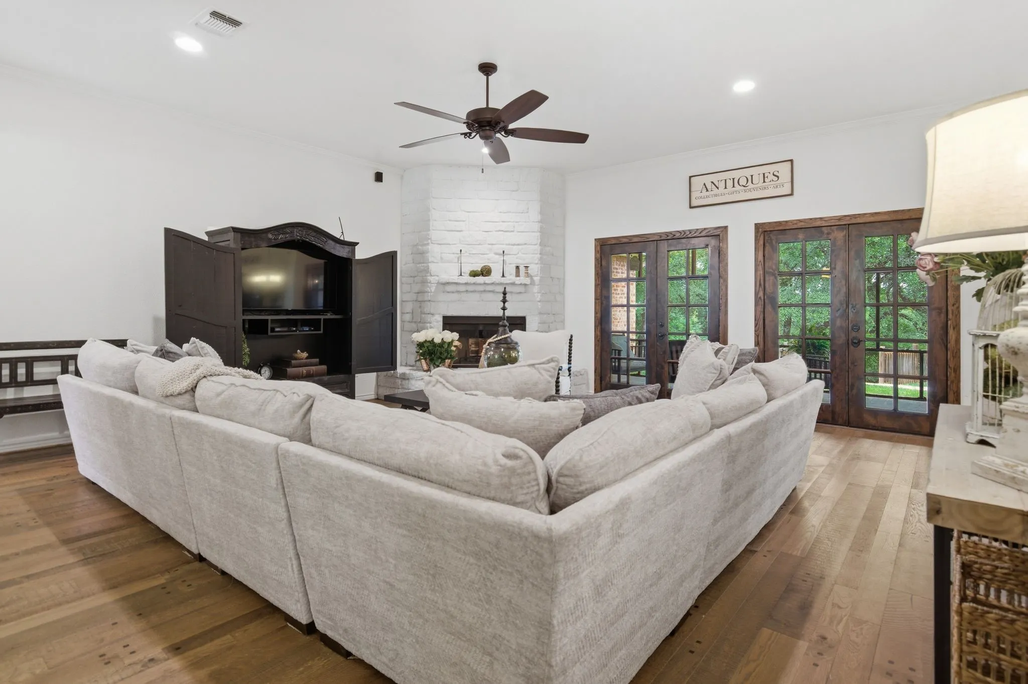 Single Family Residence For Sale in Parker County , 1012 Vista Hills Drive, Reno, Texas 76082, 4 Bedroom, 3 Bathroom, 3 Garage spaces, 2,378 Sqft, built in 2006, Preowned, mls#21240591, Real Estate Agent in Reno, Homes For Sale in Parker county, Homes For Sale in Reno, Realtor in Reno Texas, Real Estate Brokerage Independent Realty Texas, Luminita Cordes Realtor