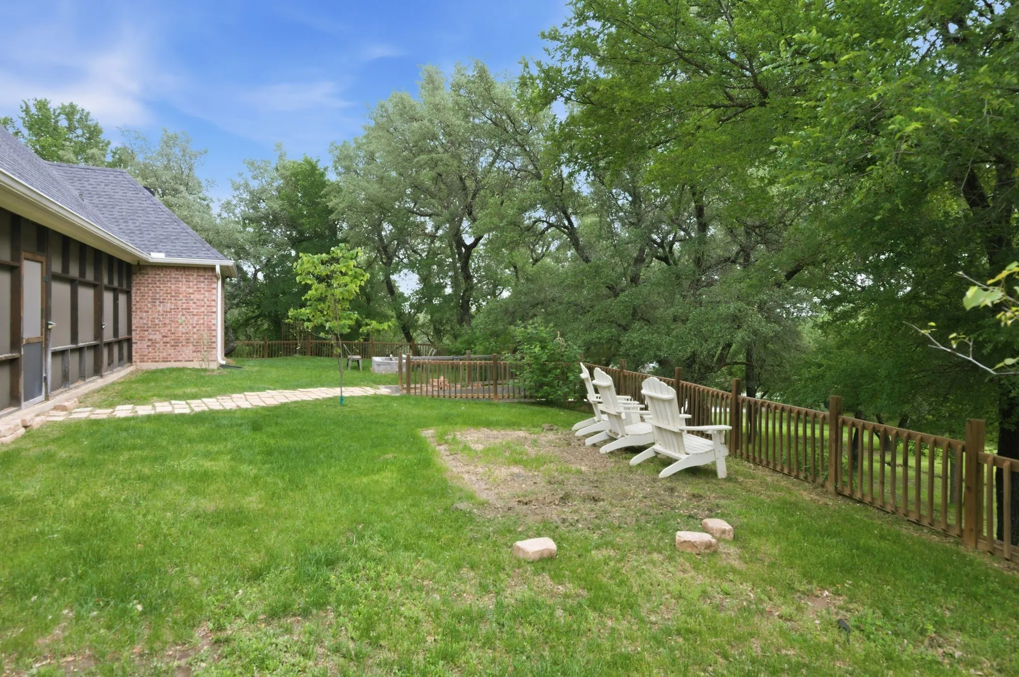 Single Family Residence For Sale in Parker County , 1012 Vista Hills Drive, Reno, Texas 76082, 4 Bedroom, 3 Bathroom, 3 Garage spaces, 2,378 Sqft, built in 2006, Preowned, mls#21240591, Real Estate Agent in Reno, Homes For Sale in Parker county, Homes For Sale in Reno, Realtor in Reno Texas, Real Estate Brokerage Independent Realty Texas, Luminita Cordes Realtor