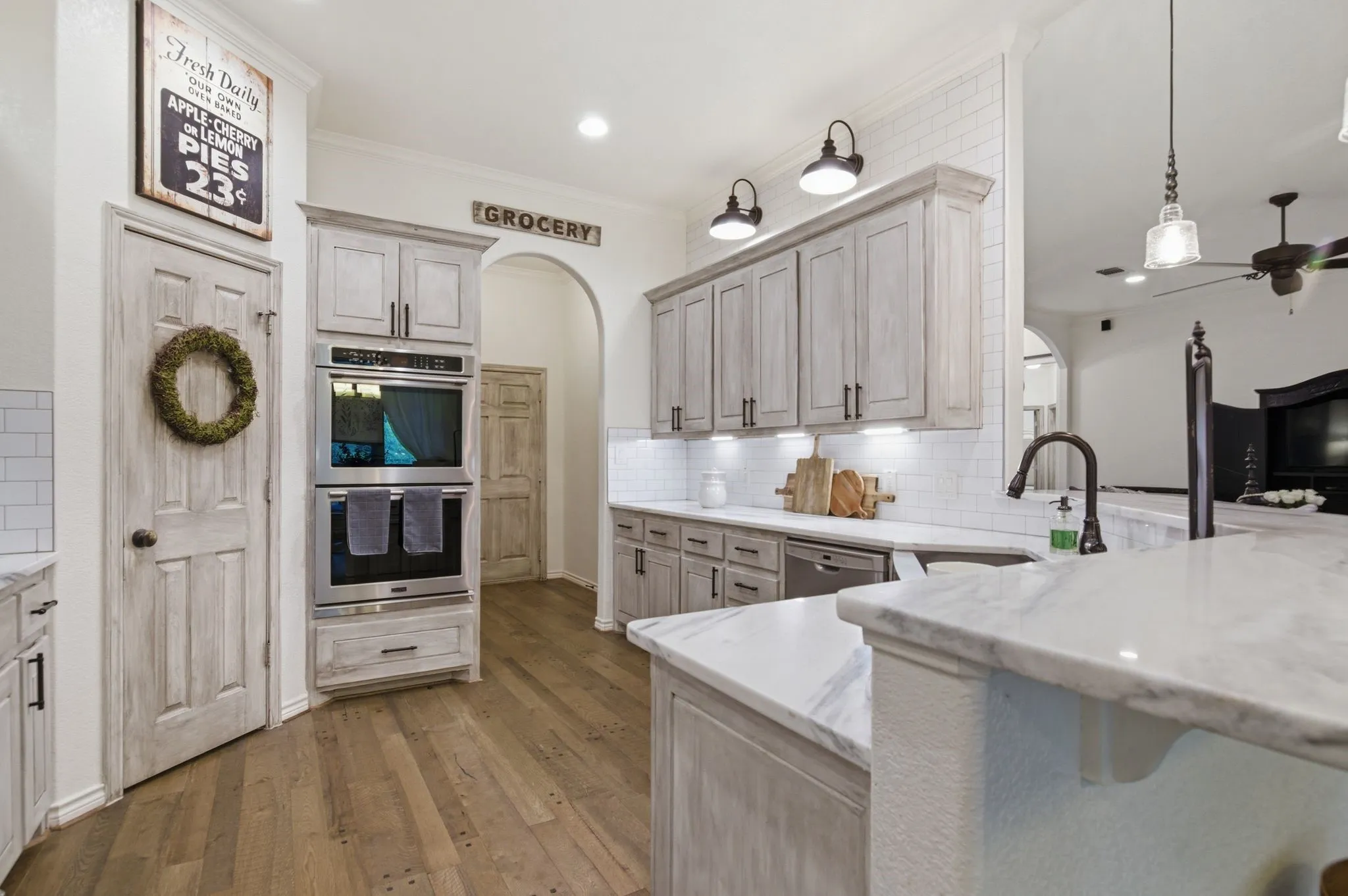 Single Family Residence For Sale in Parker County , 1012 Vista Hills Drive, Reno, Texas 76082, 4 Bedroom, 3 Bathroom, 3 Garage spaces, 2,378 Sqft, built in 2006, Preowned, mls#21240591, Real Estate Agent in Reno, Homes For Sale in Parker county, Homes For Sale in Reno, Realtor in Reno Texas, Real Estate Brokerage Independent Realty Texas, Luminita Cordes Realtor