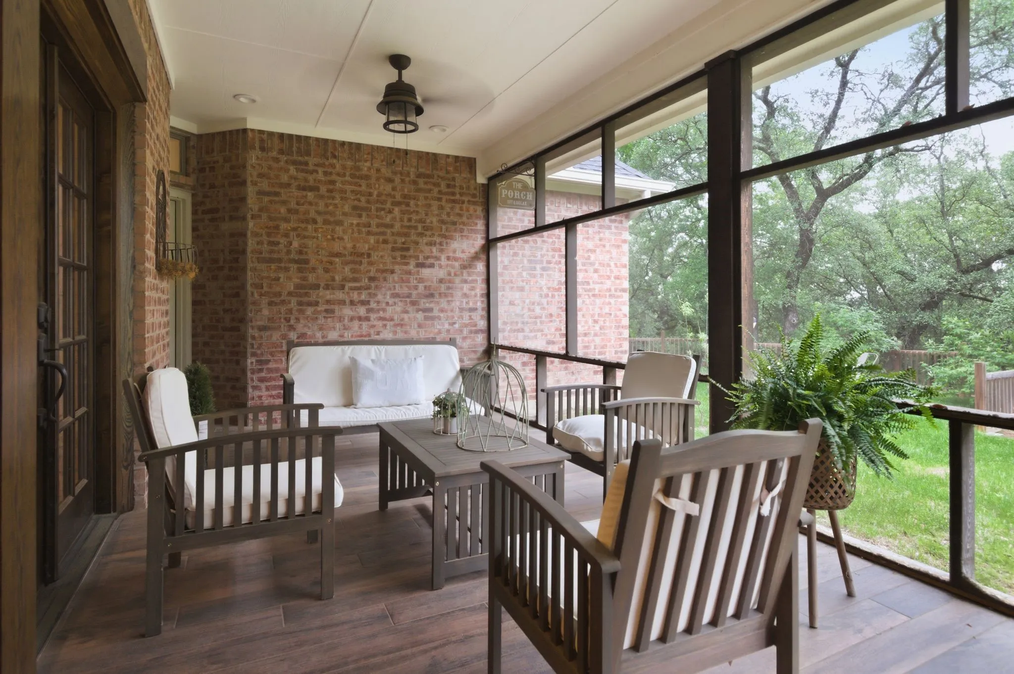 Single Family Residence For Sale in Parker County , 1012 Vista Hills Drive, Reno, Texas 76082, 4 Bedroom, 3 Bathroom, 3 Garage spaces, 2,378 Sqft, built in 2006, Preowned, mls#21240591, Real Estate Agent in Reno, Homes For Sale in Parker county, Homes For Sale in Reno, Realtor in Reno Texas, Real Estate Brokerage Independent Realty Texas, Luminita Cordes Realtor