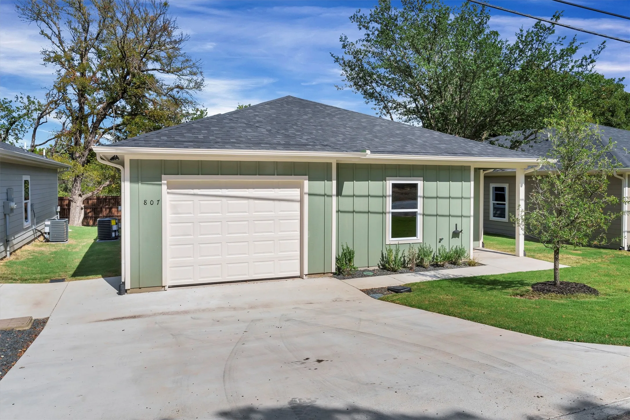 Single Family Residence For Rent in Hood County , 807 Branding Iron Trail, Granbury, Texas 76049, 3 Bedroom, 2 Bathroom, 1 Garage spaces, 1,287 Sqft, built in 2025, New Construction - Complete, mls#21243560, Real Estate Agent in Granbury, Homes For Rent in Hood county, Homes For Rent in Granbury, Realtor in Granbury Texas, Real Estate Brokerage Independent Realty Texas, Luminita Cordes Realtor