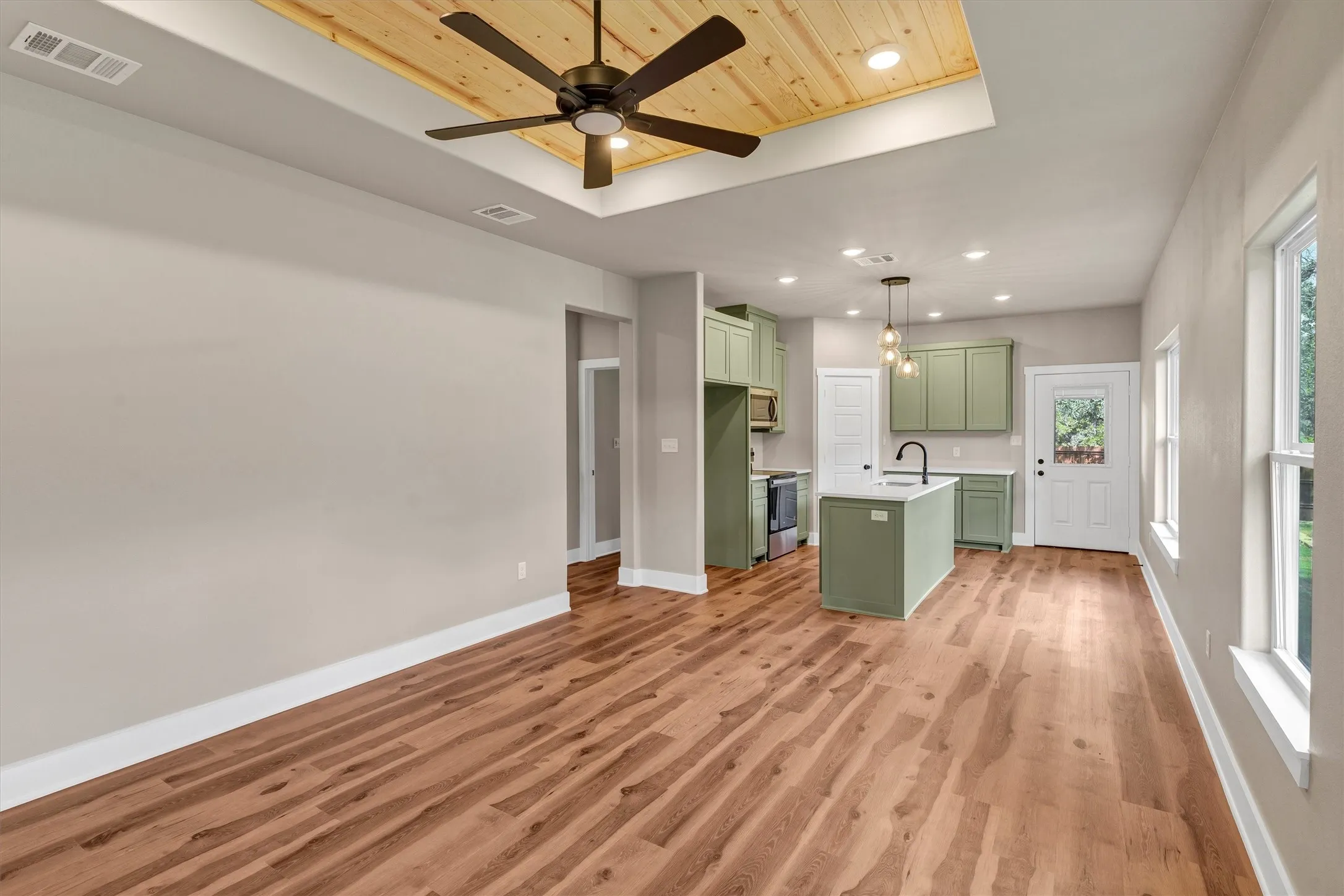 Single Family Residence For Rent in Hood County , 807 Branding Iron Trail, Granbury, Texas 76049, 3 Bedroom, 2 Bathroom, 1 Garage spaces, 1,287 Sqft, built in 2025, New Construction - Complete, mls#21243560, Real Estate Agent in Granbury, Homes For Rent in Hood county, Homes For Rent in Granbury, Realtor in Granbury Texas, Real Estate Brokerage Independent Realty Texas, Luminita Cordes Realtor