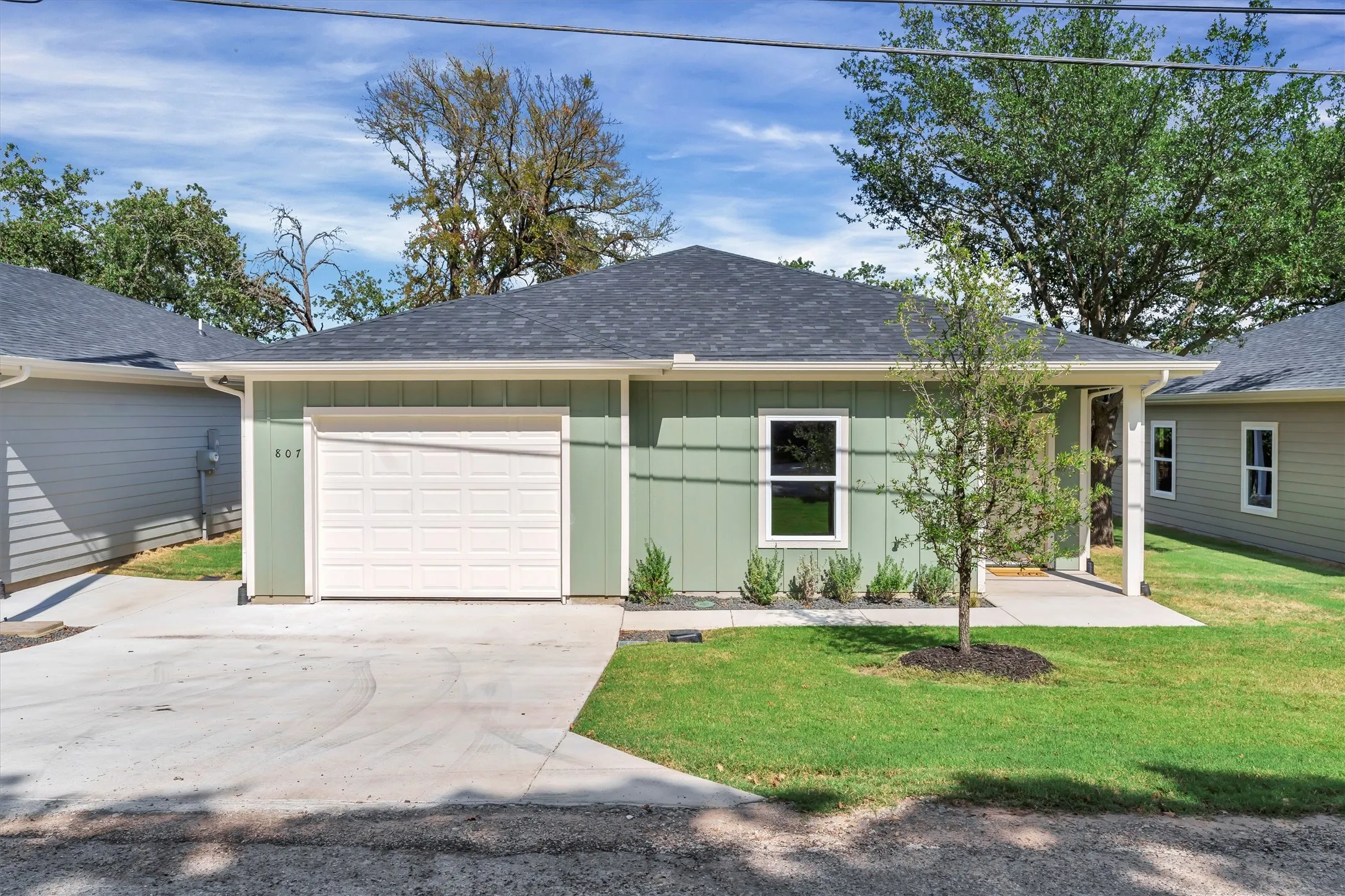 Single Family Residence For Rent in Hood County , 807 Branding Iron Trail, Granbury, Texas 76049, 3 Bedroom, 2 Bathroom, 1 Garage spaces, 1,287 Sqft, built in 2025, New Construction - Complete, mls#21243560, Real Estate Agent in Granbury, Homes For Rent in Hood county, Homes For Rent in Granbury, Realtor in Granbury Texas, Real Estate Brokerage Independent Realty Texas, Luminita Cordes Realtor