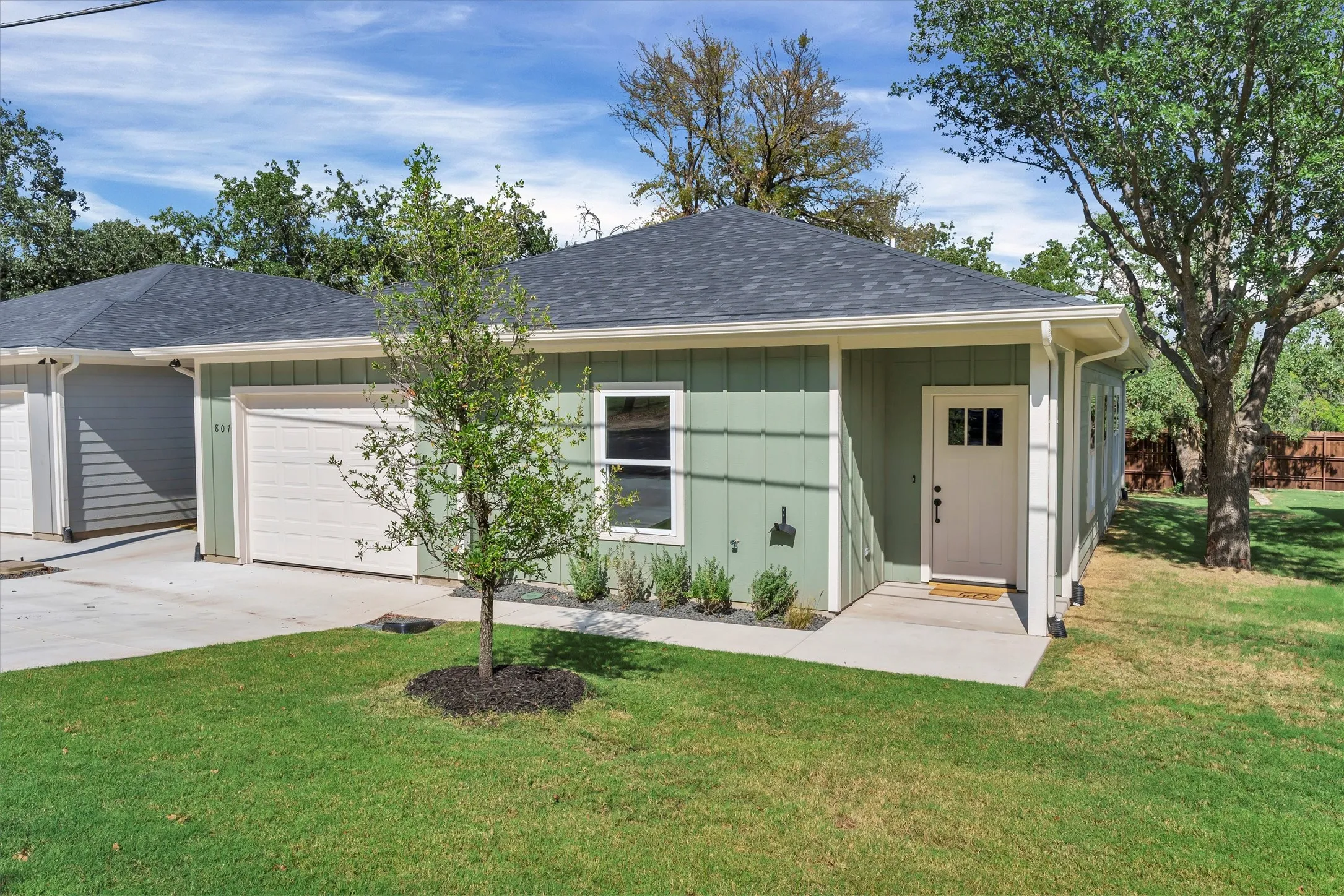Single Family Residence For Rent in Hood County , 807 Branding Iron Trail, Granbury, Texas 76049, 3 Bedroom, 2 Bathroom, 1 Garage spaces, 1,287 Sqft, built in 2025, New Construction - Complete, mls#21243560, Real Estate Agent in Granbury, Homes For Rent in Hood county, Homes For Rent in Granbury, Realtor in Granbury Texas, Real Estate Brokerage Independent Realty Texas, Luminita Cordes Realtor