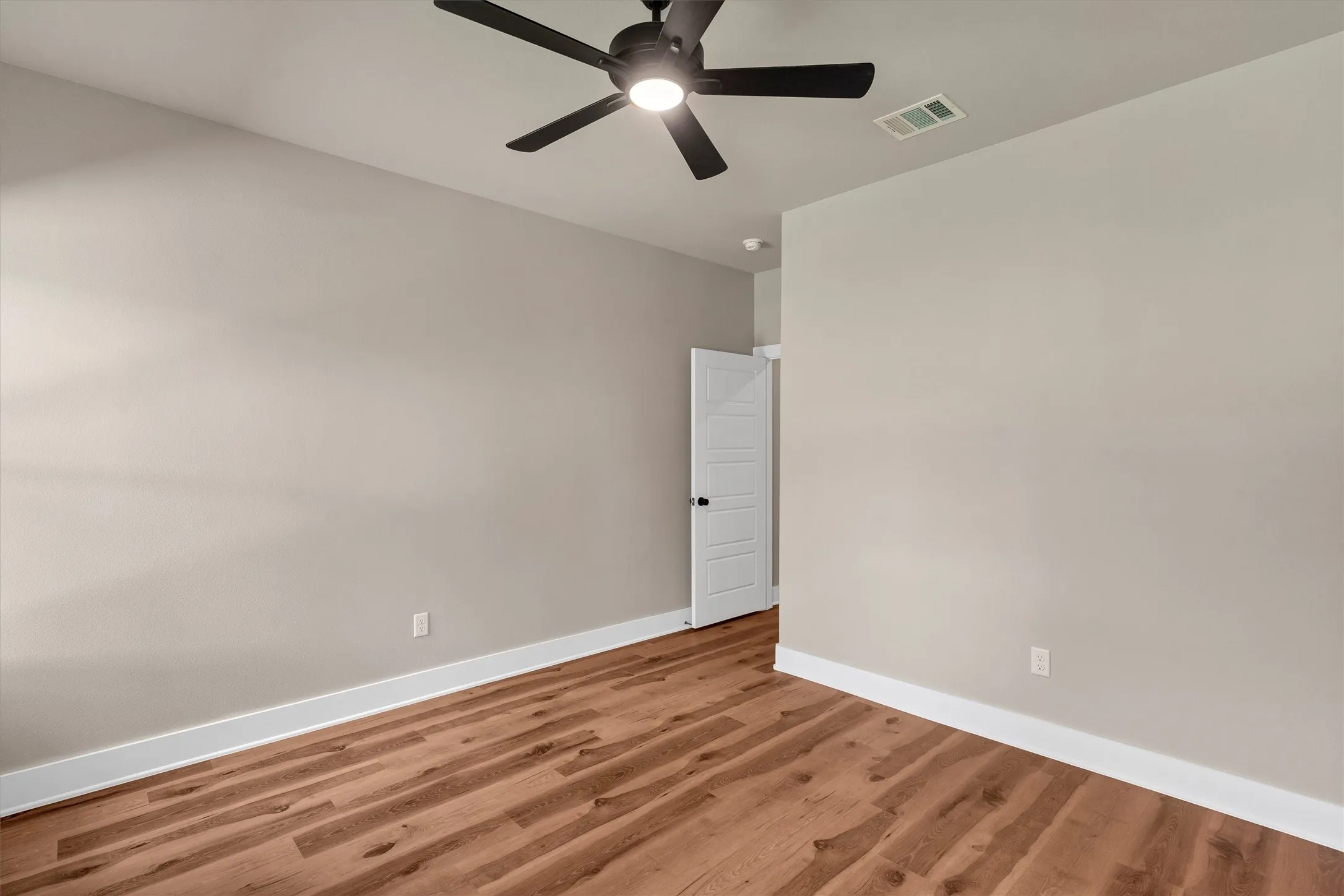 Single Family Residence For Rent in Hood County , 807 Branding Iron Trail, Granbury, Texas 76049, 3 Bedroom, 2 Bathroom, 1 Garage spaces, 1,287 Sqft, built in 2025, New Construction - Complete, mls#21243560, Real Estate Agent in Granbury, Homes For Rent in Hood county, Homes For Rent in Granbury, Realtor in Granbury Texas, Real Estate Brokerage Independent Realty Texas, Luminita Cordes Realtor