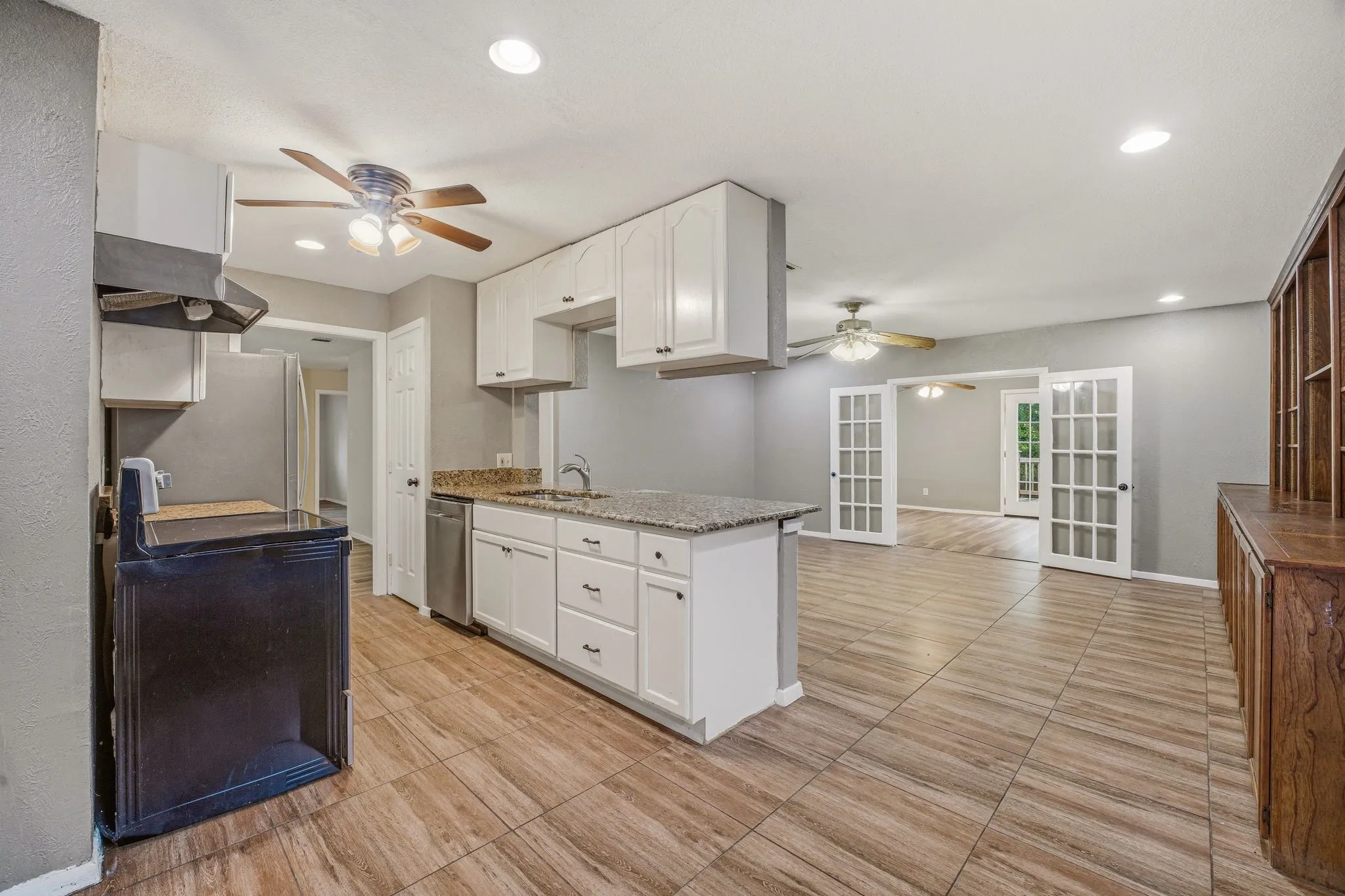 Single Family Residence For Sale in Tarrant County , 1602 Marie Terrace, Arlington, Texas 76010, 4 Bedroom, 2 Bathroom, Garage spaces, 3,064 Sqft, built in 1968, mls#21241690, Real Estate Agent in Arlington, Homes For Sale in Tarrant county, Homes For Sale in Arlington, Realtor in Arlington Texas, Real Estate Brokerage Independent Realty Texas, Luminita Cordes Realtor