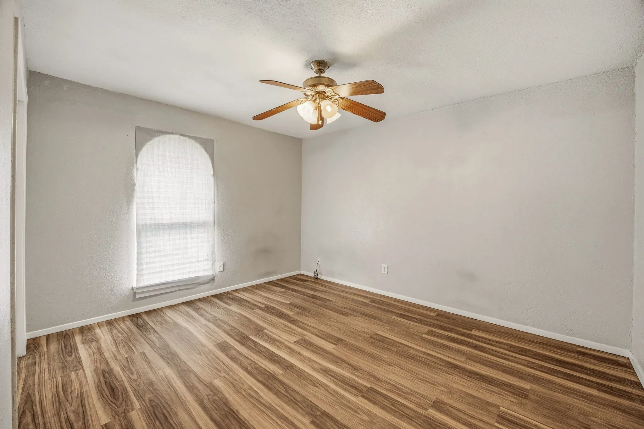 Single Family Residence For Sale in Tarrant County , 1602 Marie Terrace, Arlington, Texas 76010, 4 Bedroom, 2 Bathroom, Garage spaces, 3,064 Sqft, built in 1968, mls#21241690, Real Estate Agent in Arlington, Homes For Sale in Tarrant county, Homes For Sale in Arlington, Realtor in Arlington Texas, Real Estate Brokerage Independent Realty Texas, Luminita Cordes Realtor