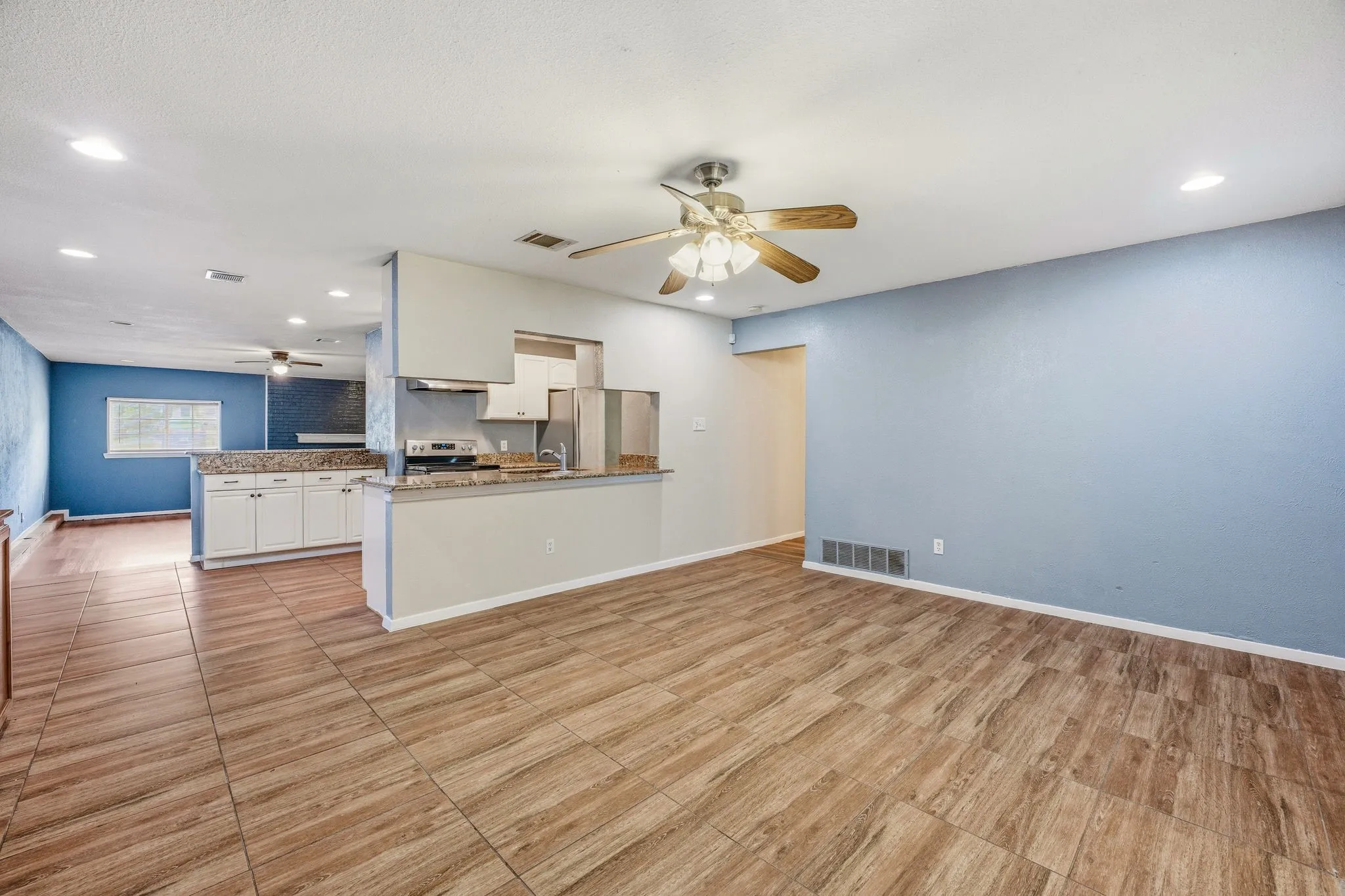 Single Family Residence For Sale in Tarrant County , 1602 Marie Terrace, Arlington, Texas 76010, 4 Bedroom, 2 Bathroom, Garage spaces, 3,064 Sqft, built in 1968, mls#21241690, Real Estate Agent in Arlington, Homes For Sale in Tarrant county, Homes For Sale in Arlington, Realtor in Arlington Texas, Real Estate Brokerage Independent Realty Texas, Luminita Cordes Realtor