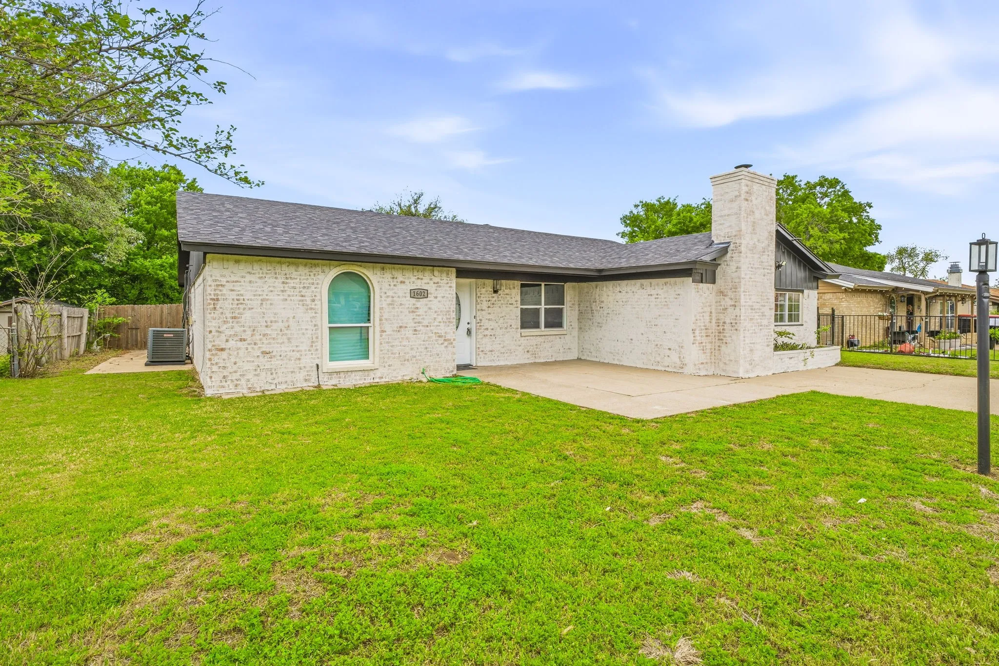 Single Family Residence For Sale in Tarrant County , 1602 Marie Terrace, Arlington, Texas 76010, 4 Bedroom, 2 Bathroom, Garage spaces, 3,064 Sqft, built in 1968, mls#21241690, Real Estate Agent in Arlington, Homes For Sale in Tarrant county, Homes For Sale in Arlington, Realtor in Arlington Texas, Real Estate Brokerage Independent Realty Texas, Luminita Cordes Realtor
