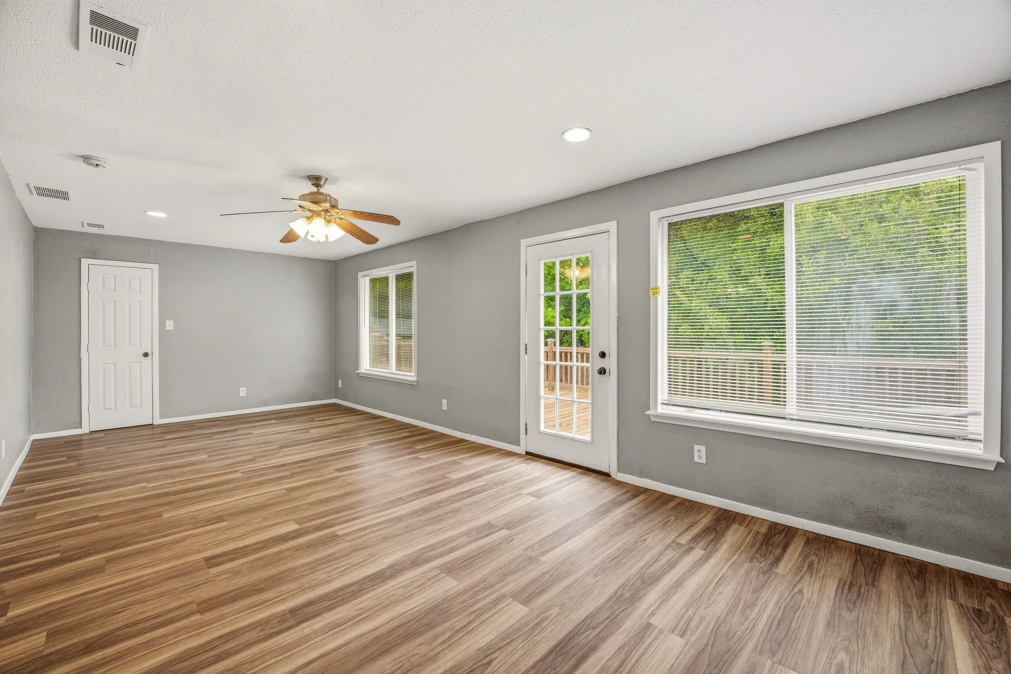 Single Family Residence For Sale in Tarrant County , 1602 Marie Terrace, Arlington, Texas 76010, 4 Bedroom, 2 Bathroom, Garage spaces, 3,064 Sqft, built in 1968, mls#21241690, Real Estate Agent in Arlington, Homes For Sale in Tarrant county, Homes For Sale in Arlington, Realtor in Arlington Texas, Real Estate Brokerage Independent Realty Texas, Luminita Cordes Realtor