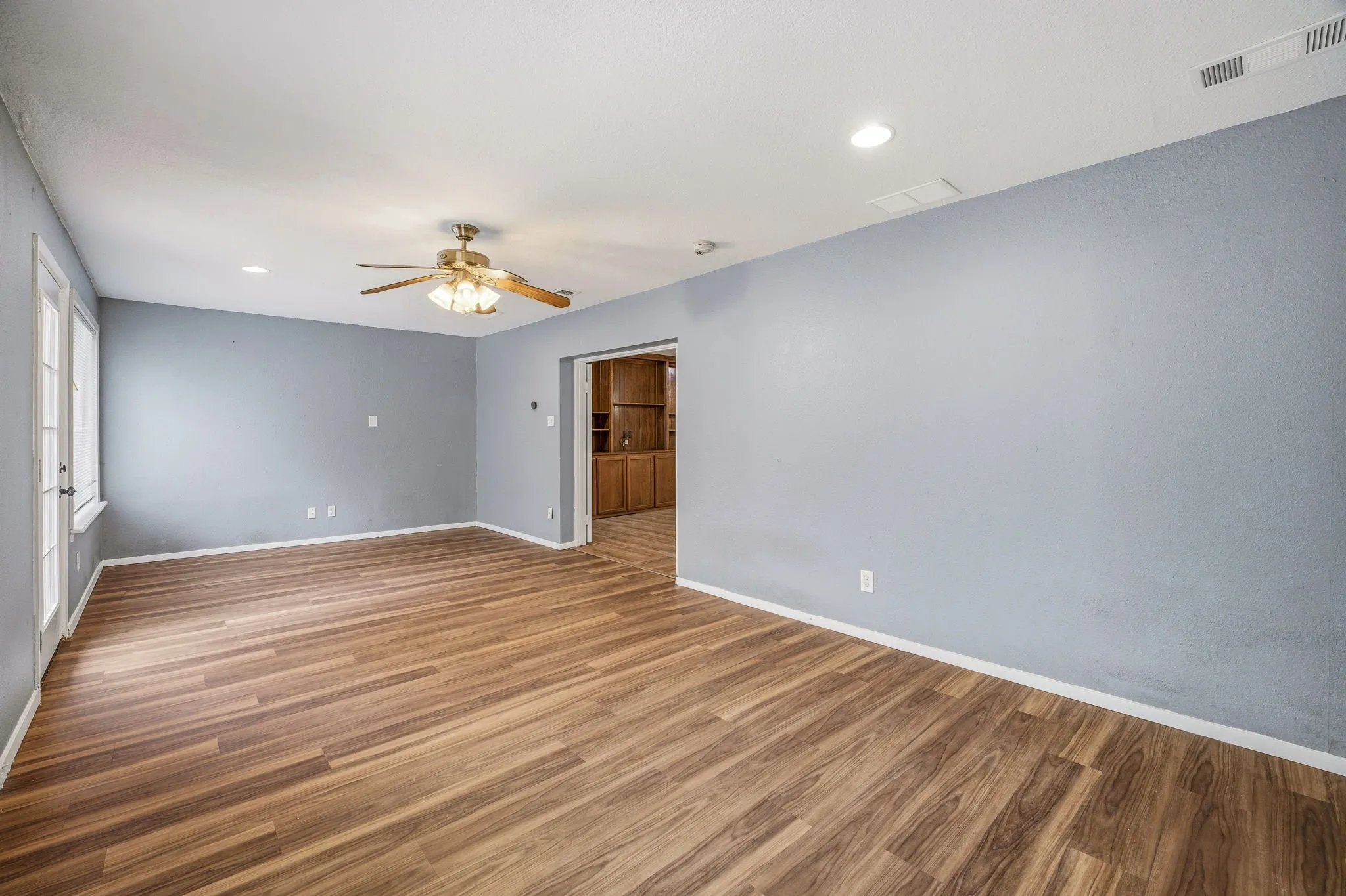 Single Family Residence For Sale in Tarrant County , 1602 Marie Terrace, Arlington, Texas 76010, 4 Bedroom, 2 Bathroom, Garage spaces, 3,064 Sqft, built in 1968, mls#21241690, Real Estate Agent in Arlington, Homes For Sale in Tarrant county, Homes For Sale in Arlington, Realtor in Arlington Texas, Real Estate Brokerage Independent Realty Texas, Luminita Cordes Realtor