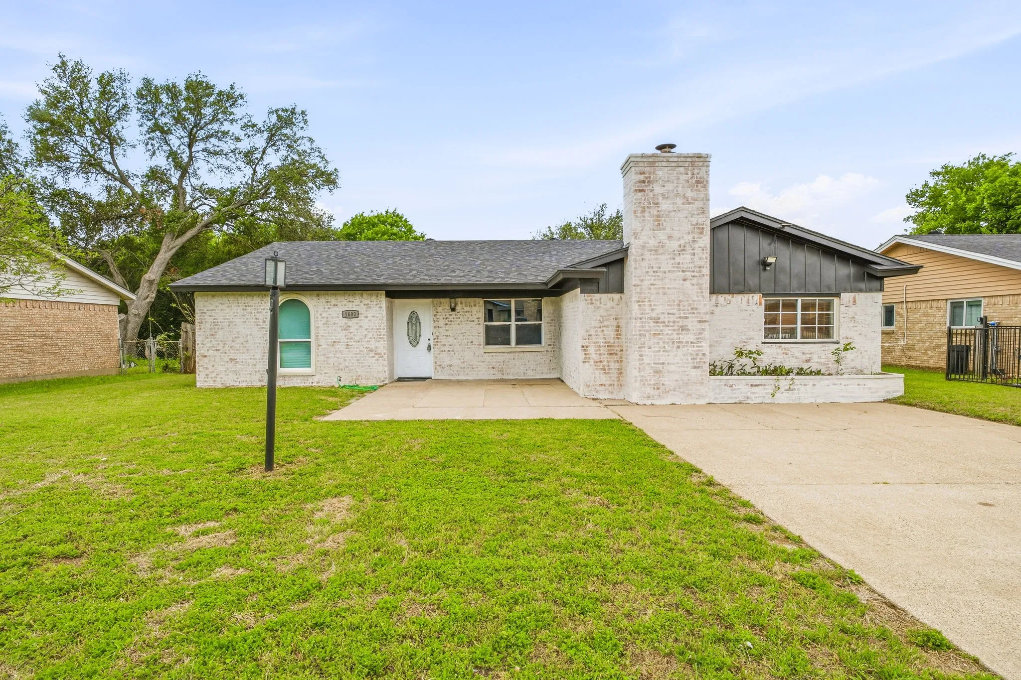Single Family Residence For Sale in Tarrant County , 1602 Marie Terrace, Arlington, Texas 76010, 4 Bedroom, 2 Bathroom, Garage spaces, 3,064 Sqft, built in 1968, mls#21241690, Real Estate Agent in Arlington, Homes For Sale in Tarrant county, Homes For Sale in Arlington, Realtor in Arlington Texas, Real Estate Brokerage Independent Realty Texas, Luminita Cordes Realtor