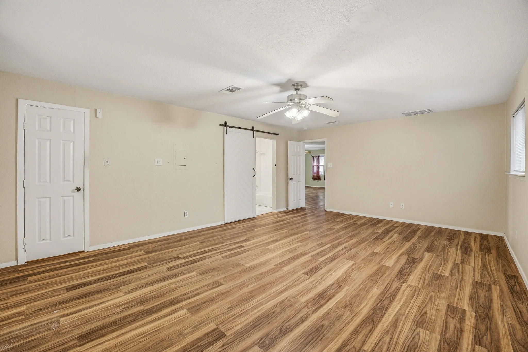 Single Family Residence For Sale in Tarrant County , 1602 Marie Terrace, Arlington, Texas 76010, 4 Bedroom, 2 Bathroom, Garage spaces, 3,064 Sqft, built in 1968, mls#21241690, Real Estate Agent in Arlington, Homes For Sale in Tarrant county, Homes For Sale in Arlington, Realtor in Arlington Texas, Real Estate Brokerage Independent Realty Texas, Luminita Cordes Realtor