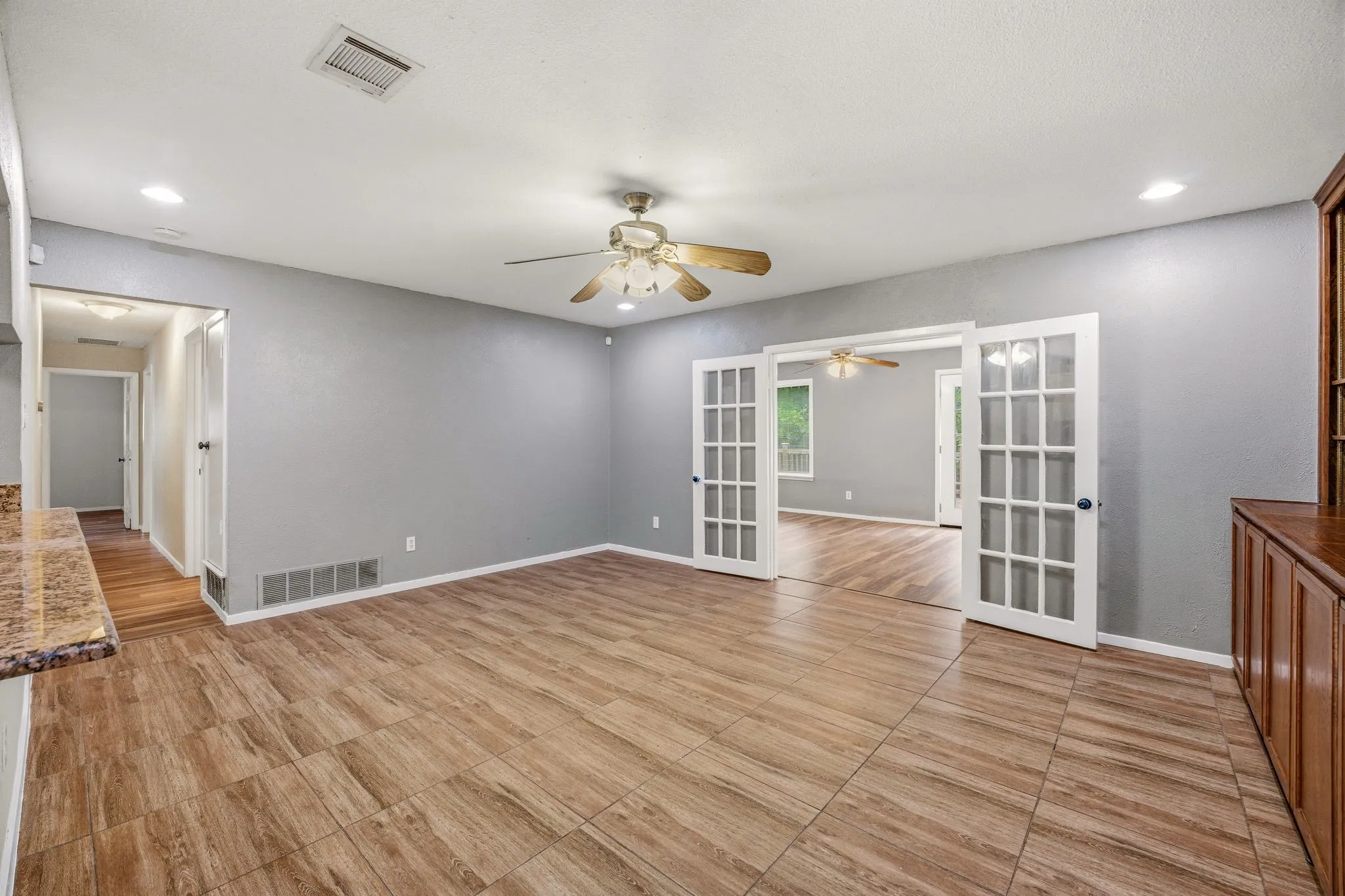 Single Family Residence For Sale in Tarrant County , 1602 Marie Terrace, Arlington, Texas 76010, 4 Bedroom, 2 Bathroom, Garage spaces, 3,064 Sqft, built in 1968, mls#21241690, Real Estate Agent in Arlington, Homes For Sale in Tarrant county, Homes For Sale in Arlington, Realtor in Arlington Texas, Real Estate Brokerage Independent Realty Texas, Luminita Cordes Realtor