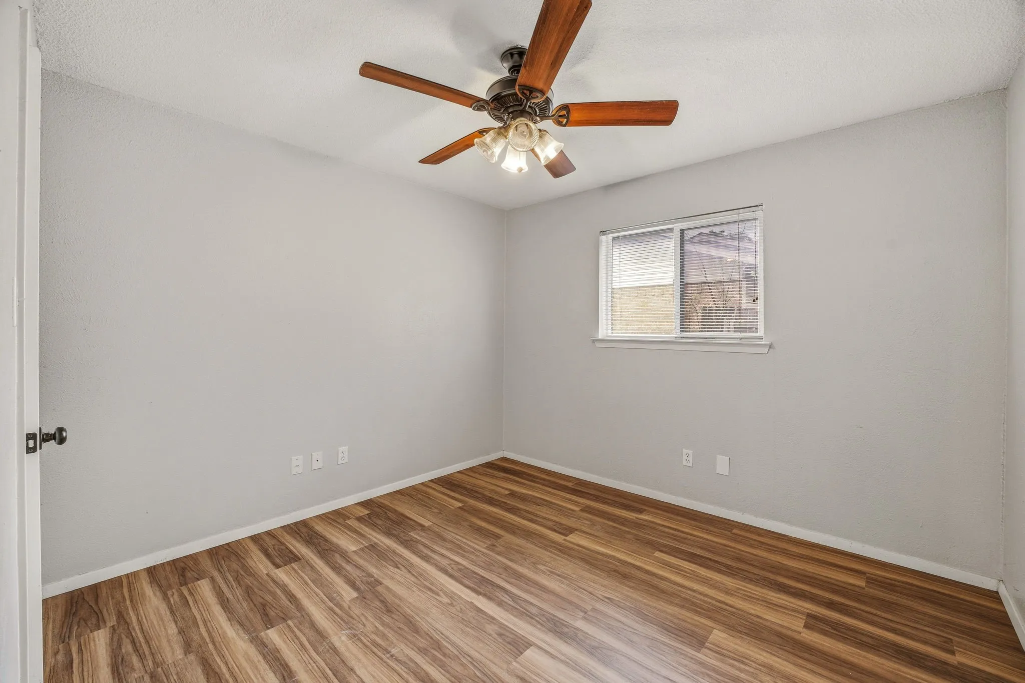 Single Family Residence For Sale in Tarrant County , 1602 Marie Terrace, Arlington, Texas 76010, 4 Bedroom, 2 Bathroom, Garage spaces, 3,064 Sqft, built in 1968, mls#21241690, Real Estate Agent in Arlington, Homes For Sale in Tarrant county, Homes For Sale in Arlington, Realtor in Arlington Texas, Real Estate Brokerage Independent Realty Texas, Luminita Cordes Realtor