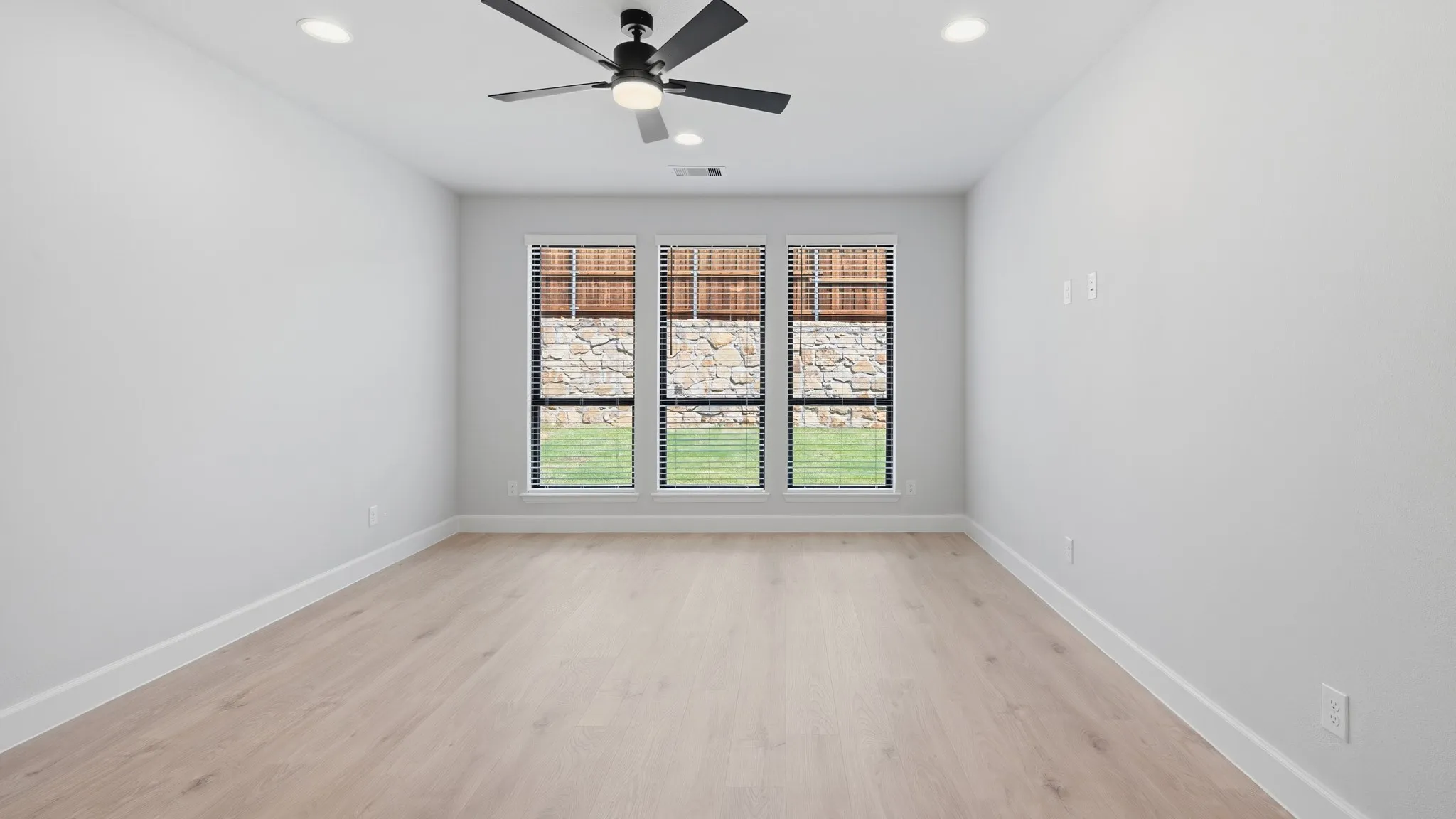 Single Family Residence For Sale in Rockwall County , 1102 Lookout Drive, Rockwall, Texas 75087, 5 Bedroom, 7 Bathroom, 4 Garage spaces, 4,572 Sqft, built in 2026, New Construction - Complete, mls#21243731, Real Estate Agent in Rockwall, Homes For Sale in Rockwall county, Homes For Sale in Rockwall, Realtor in Rockwall Texas, Real Estate Brokerage Independent Realty Texas, Luminita Cordes Realtor