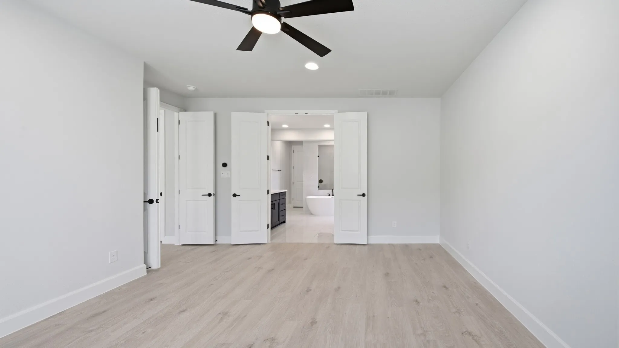 Single Family Residence For Sale in Rockwall County , 1102 Lookout Drive, Rockwall, Texas 75087, 5 Bedroom, 7 Bathroom, 4 Garage spaces, 4,572 Sqft, built in 2026, New Construction - Complete, mls#21243731, Real Estate Agent in Rockwall, Homes For Sale in Rockwall county, Homes For Sale in Rockwall, Realtor in Rockwall Texas, Real Estate Brokerage Independent Realty Texas, Luminita Cordes Realtor