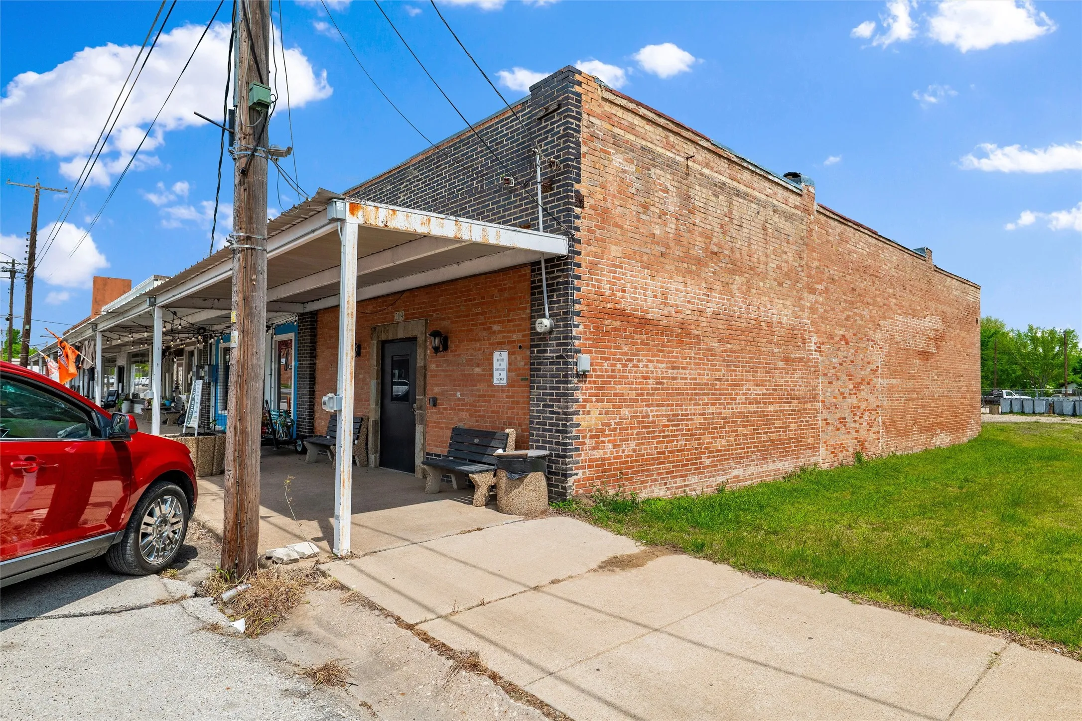 Business For Sale in Ellis County , 209 Main Street, Maypearl, Texas 76064, 0, 0, Garage spaces, 0 Sqft, built in 1928, Preowned, mls#21243587, Real Estate Agent in Maypearl, Homes For Sale in Ellis county, Homes For Sale in Maypearl, Realtor in Maypearl Texas, Real Estate Brokerage Independent Realty Texas, Luminita Cordes Realtor
