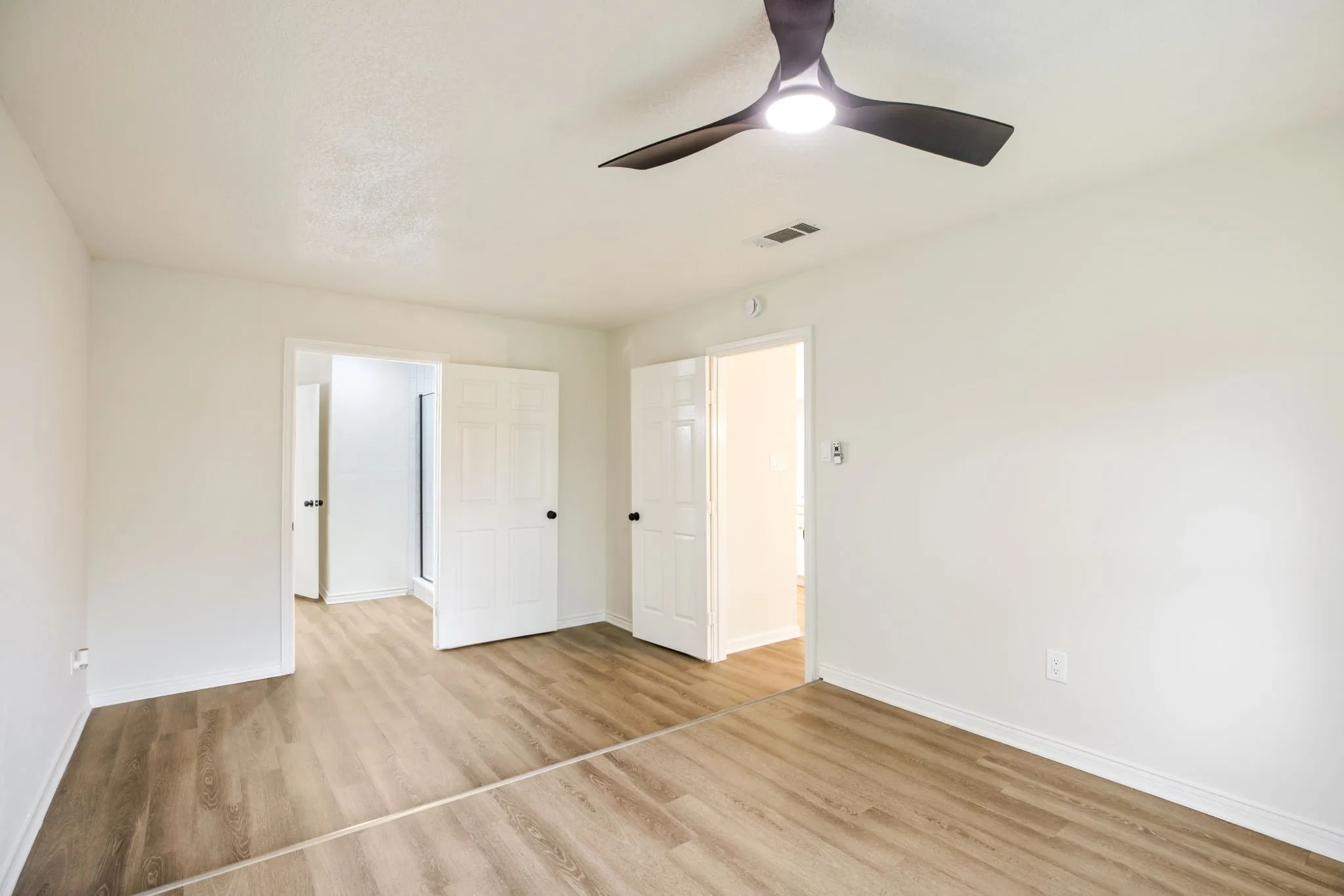 Single Family Residence For Sale in Dallas County , 718 Tacoma Drive, Garland, Texas 75043, 4 Bedroom, 2 Bathroom, 2 Garage spaces, 1,835 Sqft, built in 1975, mls#21243143, Real Estate Agent in Garland, Homes For Sale in Dallas county, Homes For Sale in Garland, Realtor in Garland Texas, Real Estate Brokerage Independent Realty Texas, Luminita Cordes Realtor
