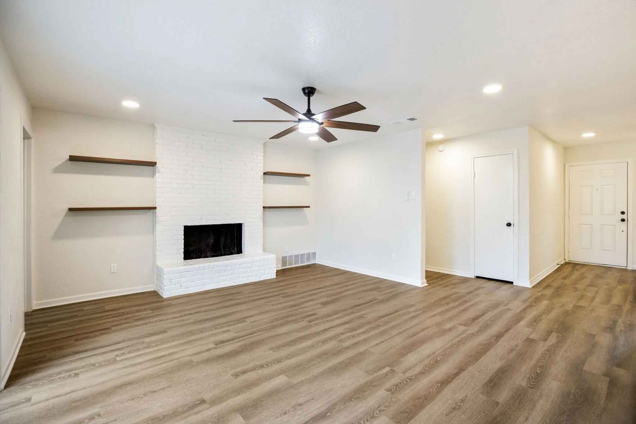 Single Family Residence For Sale in Dallas County , 718 Tacoma Drive, Garland, Texas 75043, 4 Bedroom, 2 Bathroom, 2 Garage spaces, 1,835 Sqft, built in 1975, mls#21243143, Real Estate Agent in Garland, Homes For Sale in Dallas county, Homes For Sale in Garland, Realtor in Garland Texas, Real Estate Brokerage Independent Realty Texas, Luminita Cordes Realtor