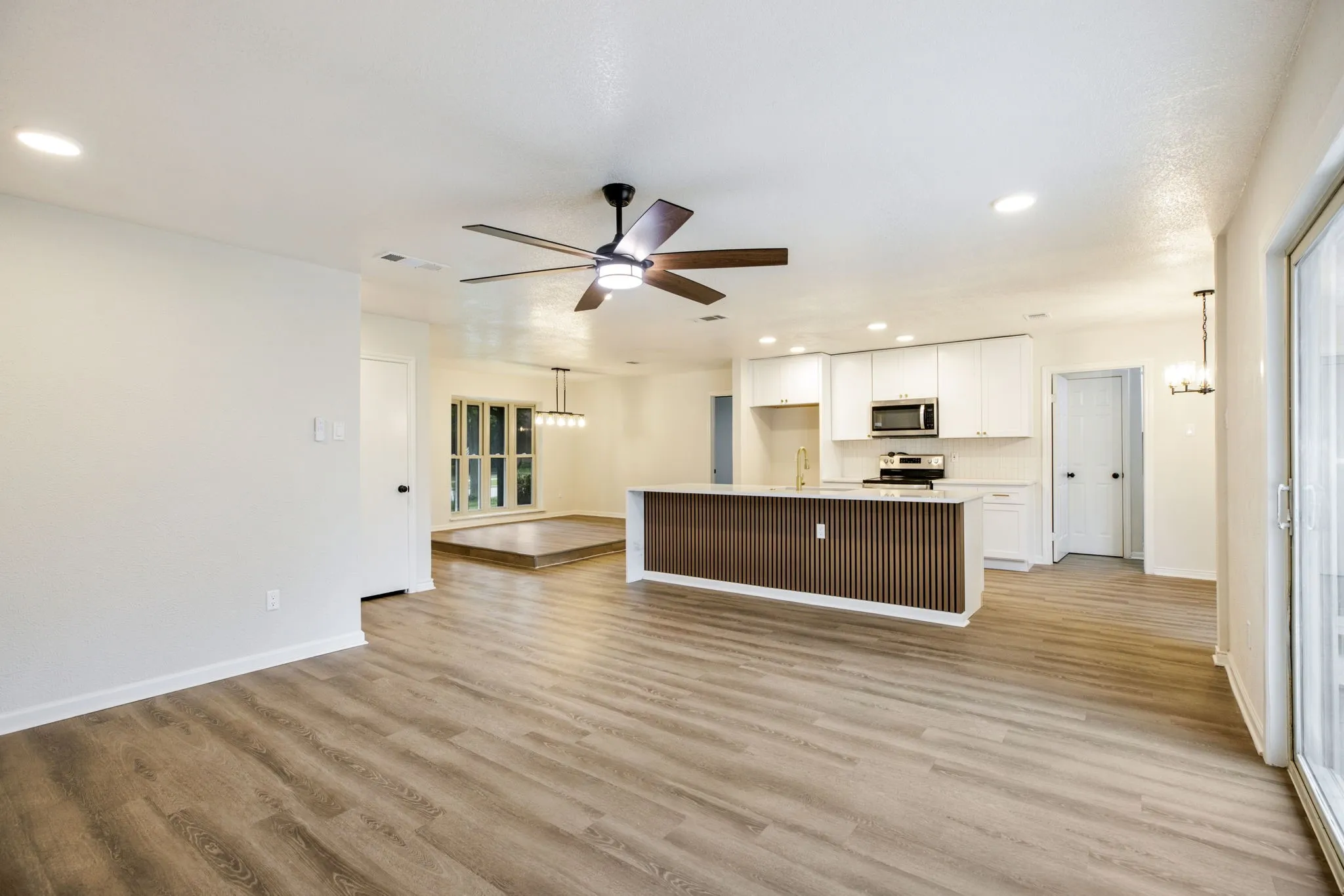 Single Family Residence For Sale in Dallas County , 718 Tacoma Drive, Garland, Texas 75043, 4 Bedroom, 2 Bathroom, 2 Garage spaces, 1,835 Sqft, built in 1975, mls#21243143, Real Estate Agent in Garland, Homes For Sale in Dallas county, Homes For Sale in Garland, Realtor in Garland Texas, Real Estate Brokerage Independent Realty Texas, Luminita Cordes Realtor