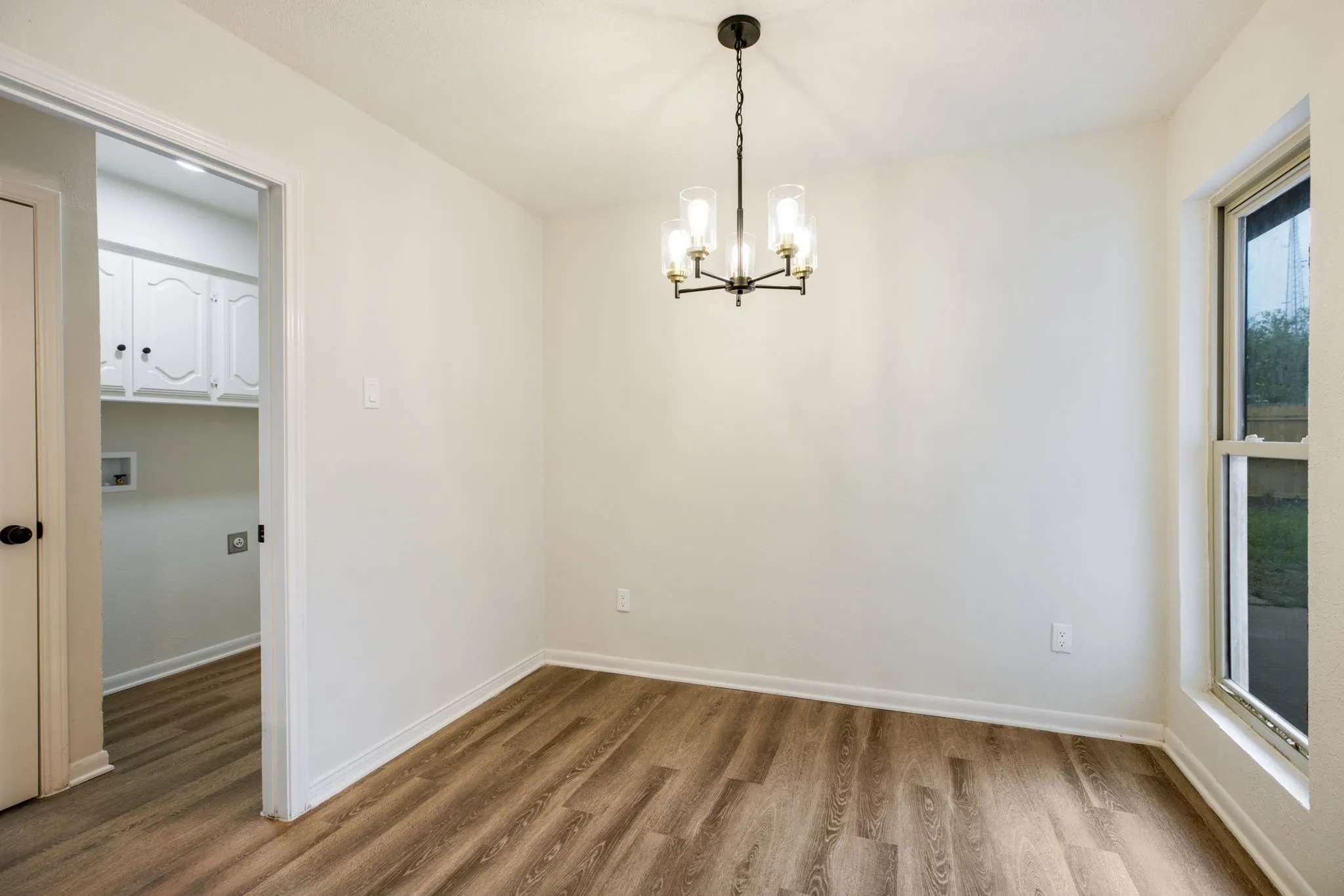 Single Family Residence For Sale in Dallas County , 718 Tacoma Drive, Garland, Texas 75043, 4 Bedroom, 2 Bathroom, 2 Garage spaces, 1,835 Sqft, built in 1975, mls#21243143, Real Estate Agent in Garland, Homes For Sale in Dallas county, Homes For Sale in Garland, Realtor in Garland Texas, Real Estate Brokerage Independent Realty Texas, Luminita Cordes Realtor