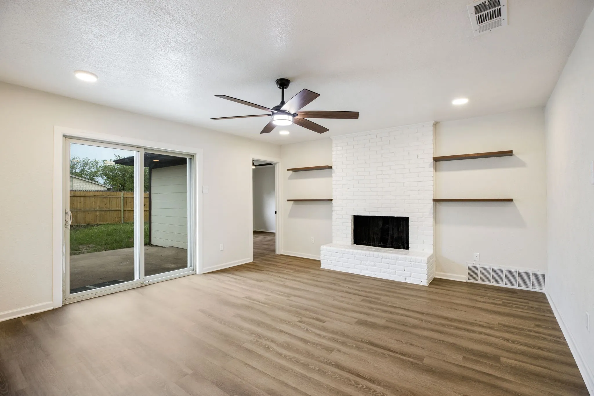Single Family Residence For Sale in Dallas County , 718 Tacoma Drive, Garland, Texas 75043, 4 Bedroom, 2 Bathroom, 2 Garage spaces, 1,835 Sqft, built in 1975, mls#21243143, Real Estate Agent in Garland, Homes For Sale in Dallas county, Homes For Sale in Garland, Realtor in Garland Texas, Real Estate Brokerage Independent Realty Texas, Luminita Cordes Realtor