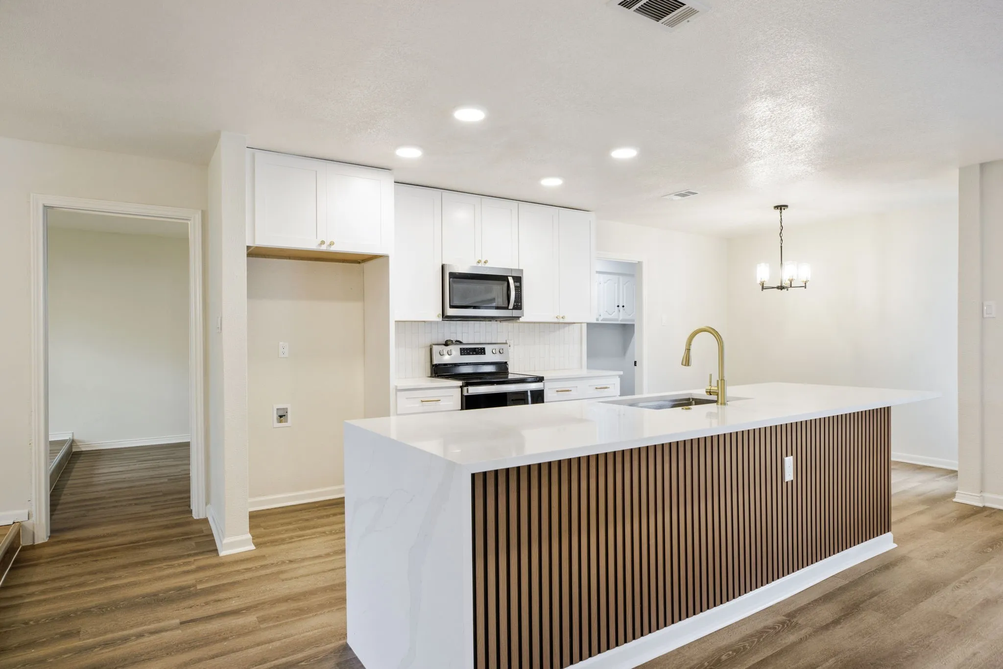 Single Family Residence For Sale in Dallas County , 718 Tacoma Drive, Garland, Texas 75043, 4 Bedroom, 2 Bathroom, 2 Garage spaces, 1,835 Sqft, built in 1975, mls#21243143, Real Estate Agent in Garland, Homes For Sale in Dallas county, Homes For Sale in Garland, Realtor in Garland Texas, Real Estate Brokerage Independent Realty Texas, Luminita Cordes Realtor