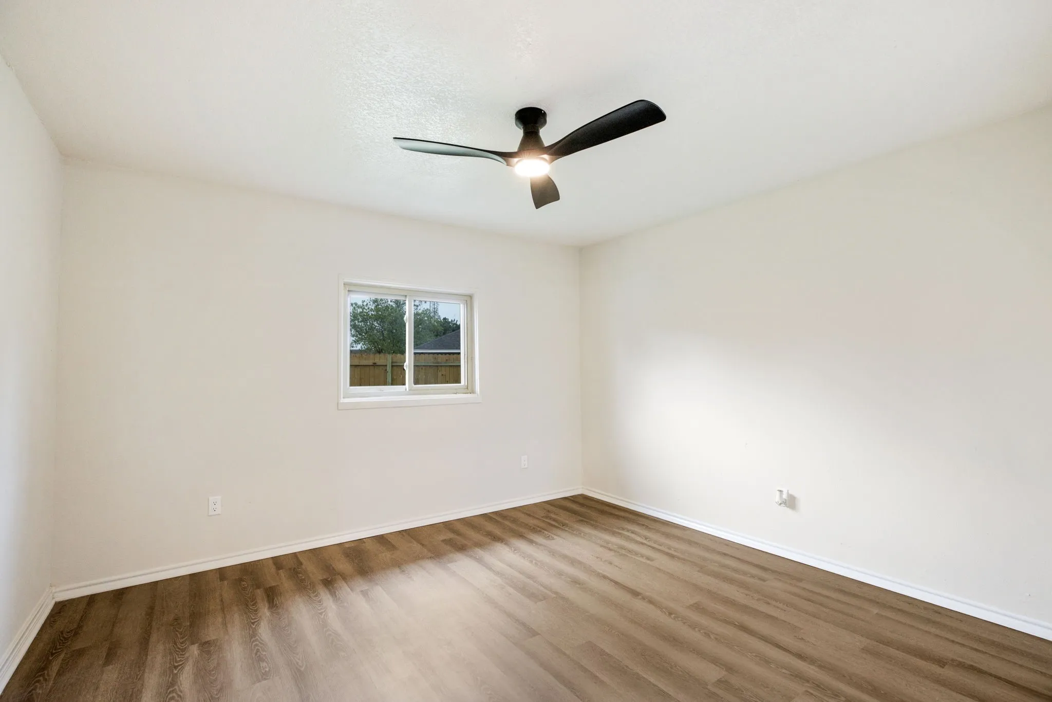 Single Family Residence For Sale in Dallas County , 718 Tacoma Drive, Garland, Texas 75043, 4 Bedroom, 2 Bathroom, 2 Garage spaces, 1,835 Sqft, built in 1975, mls#21243143, Real Estate Agent in Garland, Homes For Sale in Dallas county, Homes For Sale in Garland, Realtor in Garland Texas, Real Estate Brokerage Independent Realty Texas, Luminita Cordes Realtor