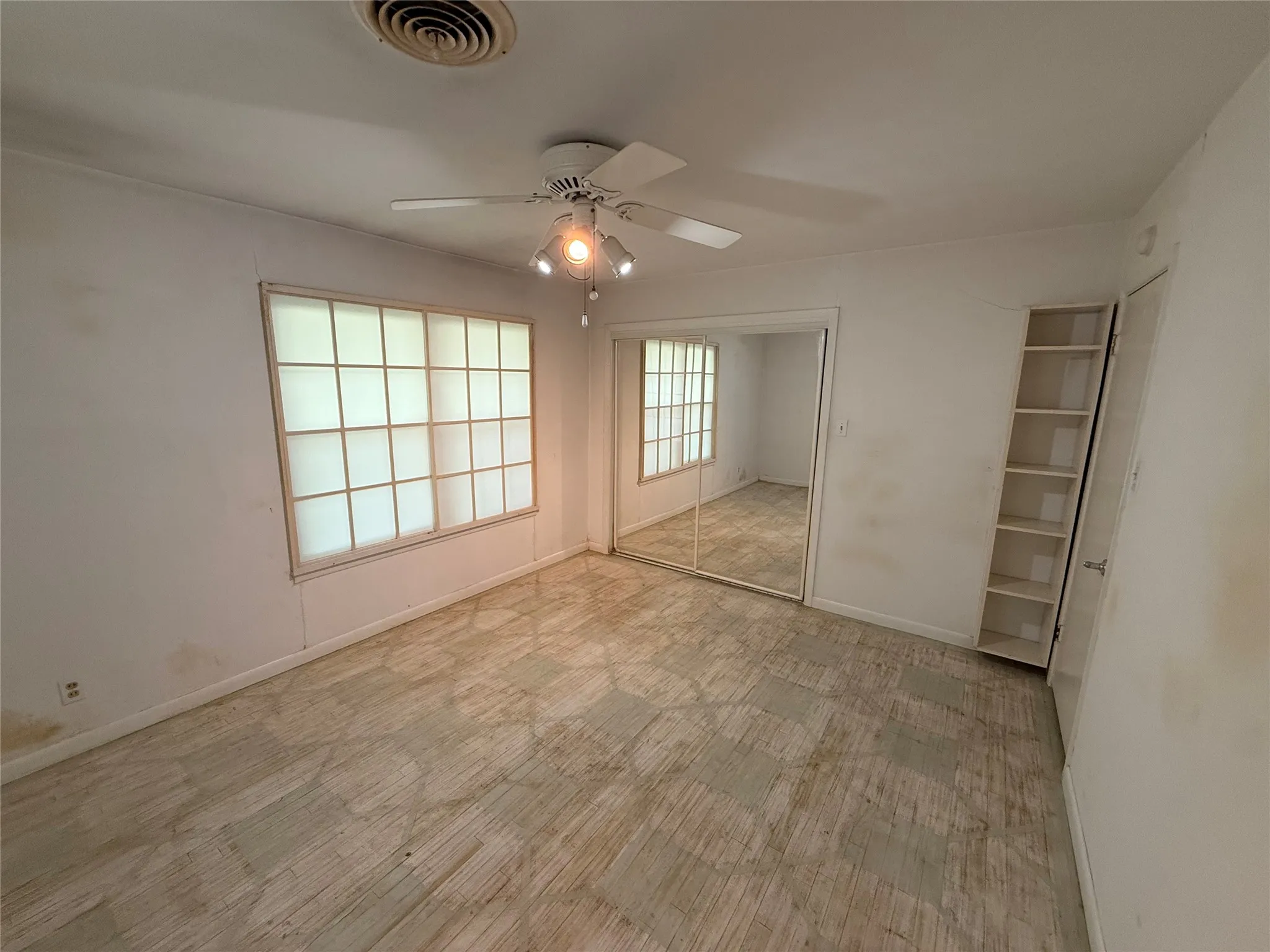 Single Family Residence For Sale in Fannin County , 2200 Agnew Street, Bonham, Texas 75418, 3 Bedroom, 2 Bathroom, 1 Garage spaces, 1,965 Sqft, built in 1960, mls#21242719, Real Estate Agent in Bonham, Homes For Sale in Fannin county, Homes For Sale in Bonham, Realtor in Bonham Texas, Real Estate Brokerage Independent Realty Texas, Luminita Cordes Realtor