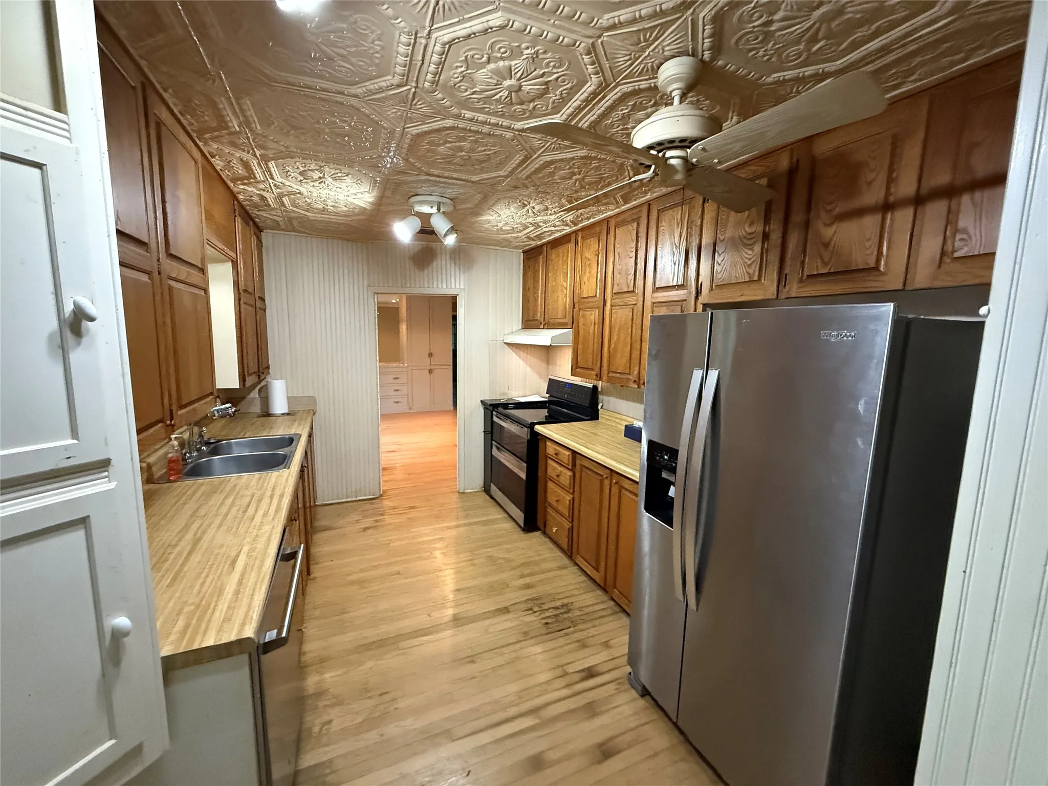 Single Family Residence For Sale in Fannin County , 2200 Agnew Street, Bonham, Texas 75418, 3 Bedroom, 2 Bathroom, 1 Garage spaces, 1,965 Sqft, built in 1960, mls#21242719, Real Estate Agent in Bonham, Homes For Sale in Fannin county, Homes For Sale in Bonham, Realtor in Bonham Texas, Real Estate Brokerage Independent Realty Texas, Luminita Cordes Realtor