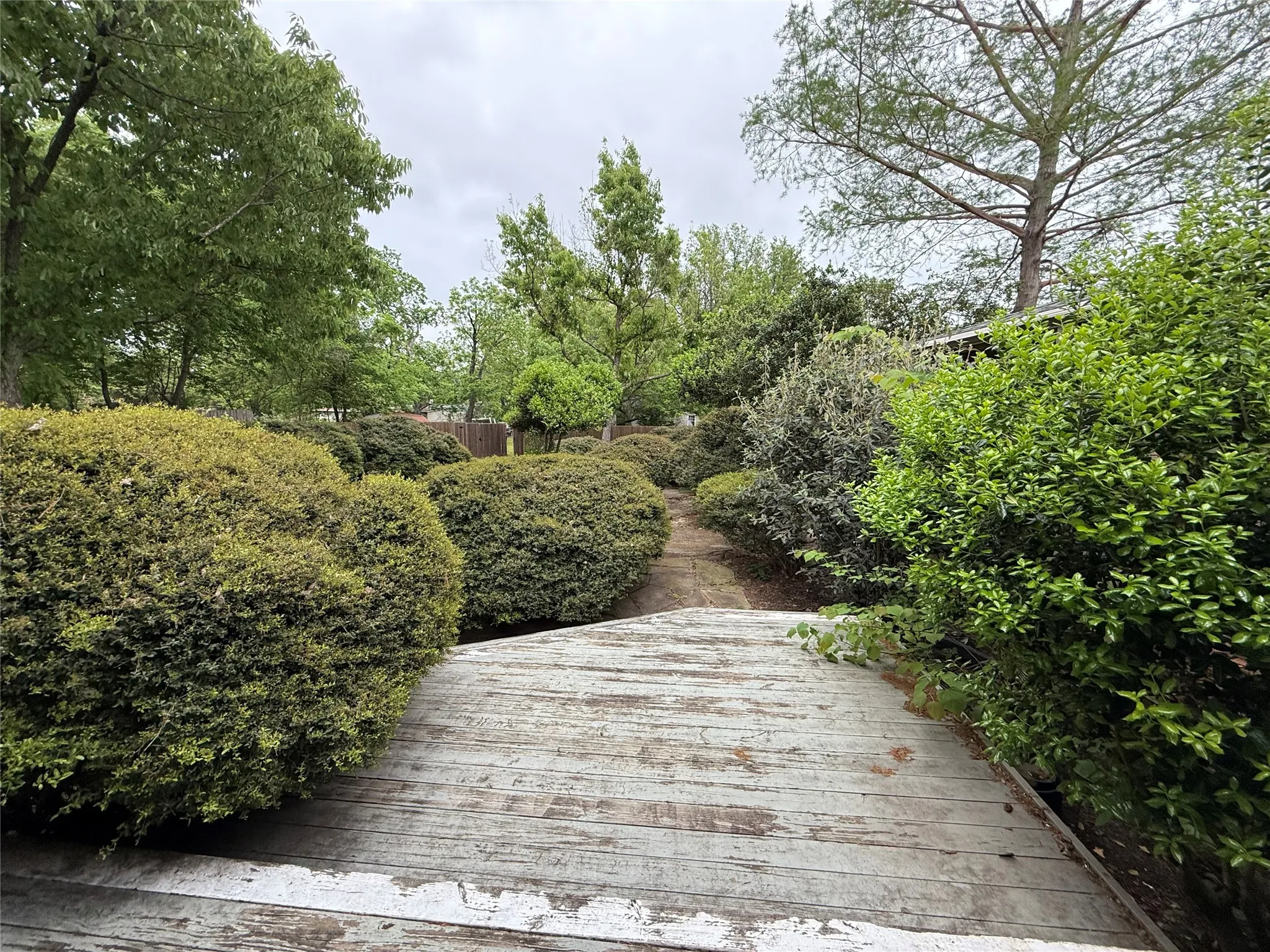 Single Family Residence For Sale in Fannin County , 2200 Agnew Street, Bonham, Texas 75418, 3 Bedroom, 2 Bathroom, 1 Garage spaces, 1,965 Sqft, built in 1960, mls#21242719, Real Estate Agent in Bonham, Homes For Sale in Fannin county, Homes For Sale in Bonham, Realtor in Bonham Texas, Real Estate Brokerage Independent Realty Texas, Luminita Cordes Realtor
