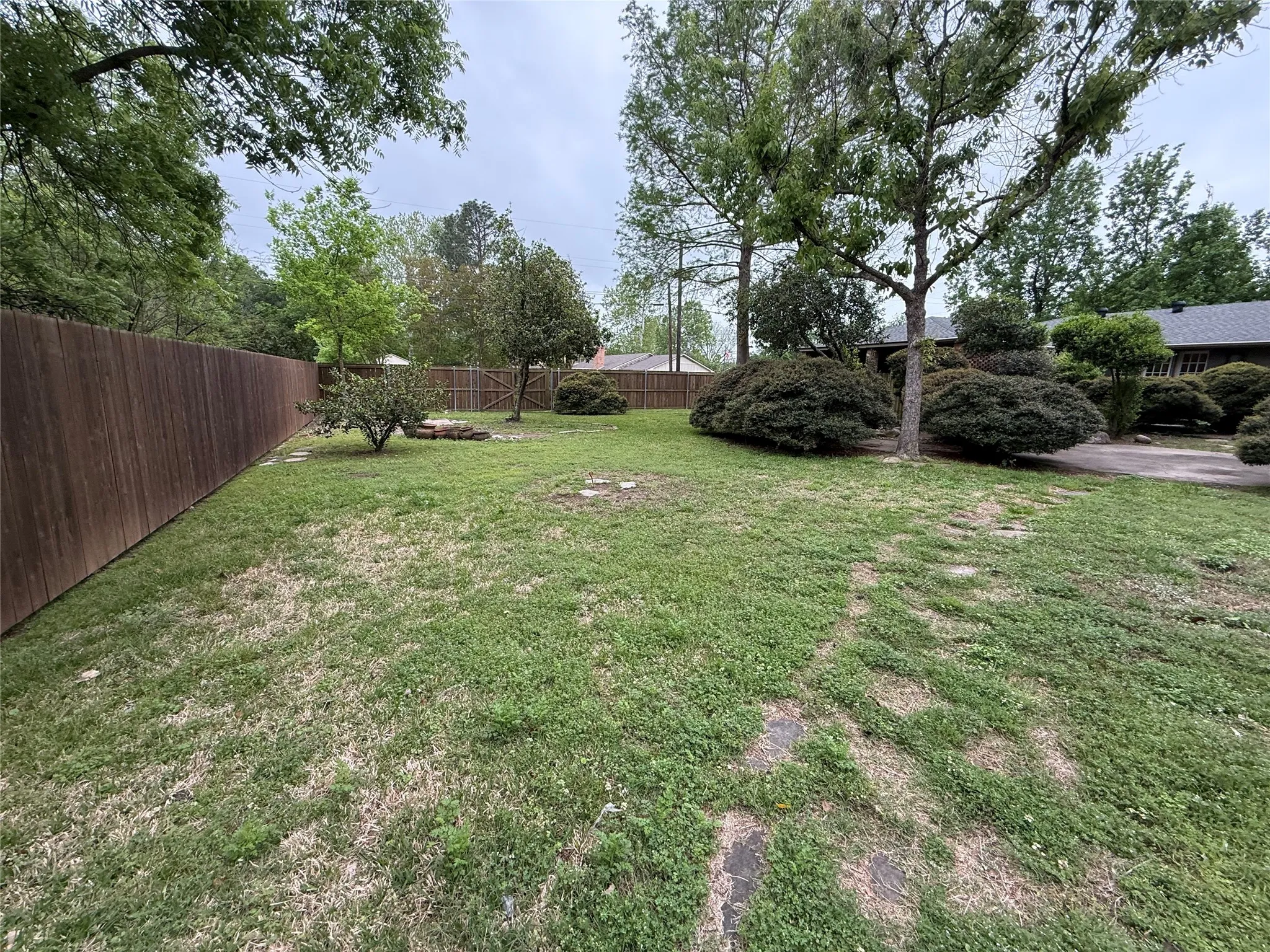 Single Family Residence For Sale in Fannin County , 2200 Agnew Street, Bonham, Texas 75418, 3 Bedroom, 2 Bathroom, 1 Garage spaces, 1,965 Sqft, built in 1960, mls#21242719, Real Estate Agent in Bonham, Homes For Sale in Fannin county, Homes For Sale in Bonham, Realtor in Bonham Texas, Real Estate Brokerage Independent Realty Texas, Luminita Cordes Realtor