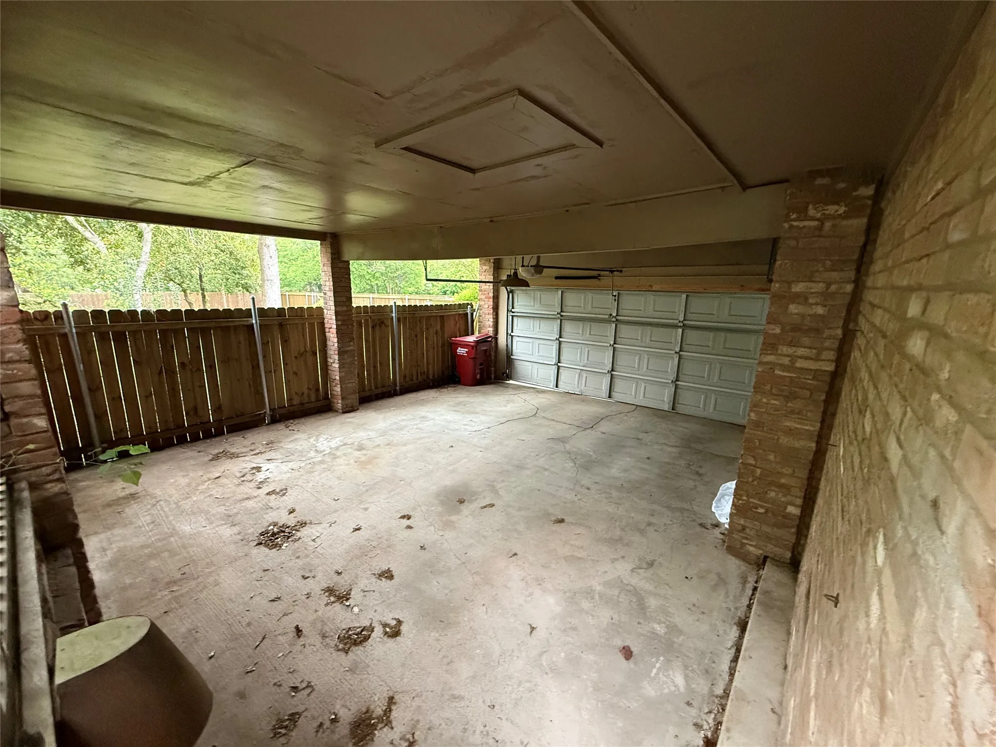 Single Family Residence For Sale in Fannin County , 2200 Agnew Street, Bonham, Texas 75418, 3 Bedroom, 2 Bathroom, 1 Garage spaces, 1,965 Sqft, built in 1960, mls#21242719, Real Estate Agent in Bonham, Homes For Sale in Fannin county, Homes For Sale in Bonham, Realtor in Bonham Texas, Real Estate Brokerage Independent Realty Texas, Luminita Cordes Realtor