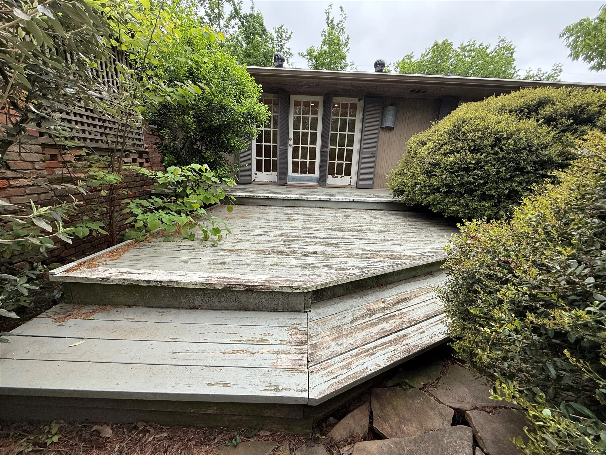 Single Family Residence For Sale in Fannin County , 2200 Agnew Street, Bonham, Texas 75418, 3 Bedroom, 2 Bathroom, 1 Garage spaces, 1,965 Sqft, built in 1960, mls#21242719, Real Estate Agent in Bonham, Homes For Sale in Fannin county, Homes For Sale in Bonham, Realtor in Bonham Texas, Real Estate Brokerage Independent Realty Texas, Luminita Cordes Realtor