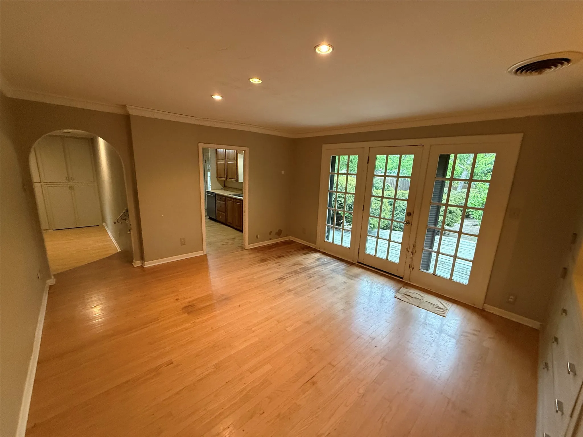 Single Family Residence For Sale in Fannin County , 2200 Agnew Street, Bonham, Texas 75418, 3 Bedroom, 2 Bathroom, 1 Garage spaces, 1,965 Sqft, built in 1960, mls#21242719, Real Estate Agent in Bonham, Homes For Sale in Fannin county, Homes For Sale in Bonham, Realtor in Bonham Texas, Real Estate Brokerage Independent Realty Texas, Luminita Cordes Realtor