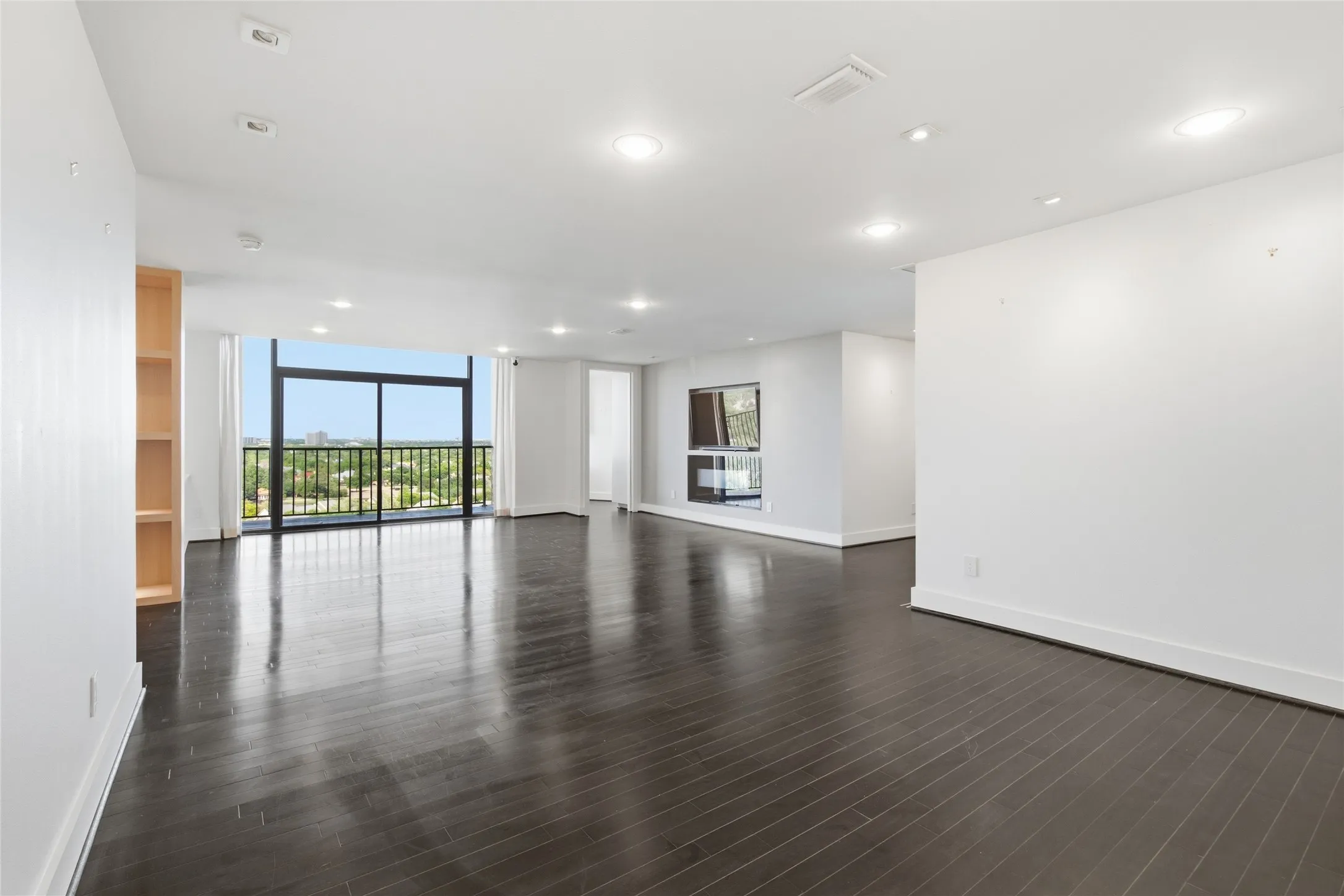 Condominium For Sale in Dallas County , 5200 Keller Springs Road 1331, Dallas, Texas 75248, 2 Bedrooms, 2 Bathrooms, 1 Garage spaces, 2,025 Sqft, built in 1981, Preowned, Price $635,000, mls#21243695, Real Estate Agent in Dallas, Homes For Sale in Dallas county, Homes For Sale in Dallas, Realtor in Dallas Texas, Real Estate Brokerage Independent Realty Texas, Luminita Cordes Realtor