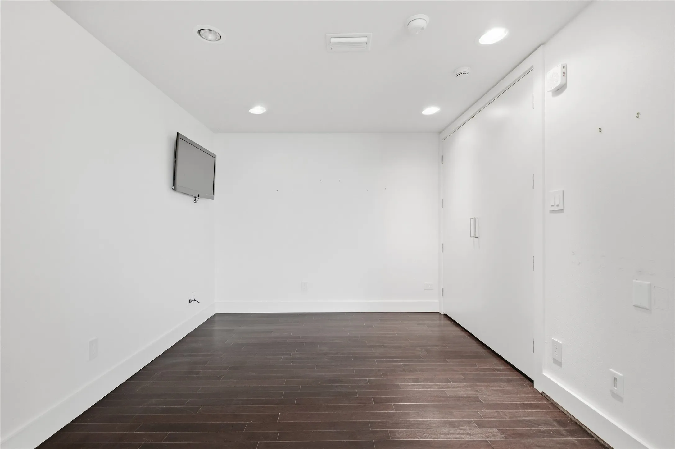 Condominium For Sale in Dallas County , 5200 Keller Springs Road 1331, Dallas, Texas 75248, 2 Bedrooms, 2 Bathrooms, 1 Garage spaces, 2,025 Sqft, built in 1981, Preowned, Price $635,000, mls#21243695, Real Estate Agent in Dallas, Homes For Sale in Dallas county, Homes For Sale in Dallas, Realtor in Dallas Texas, Real Estate Brokerage Independent Realty Texas, Luminita Cordes Realtor