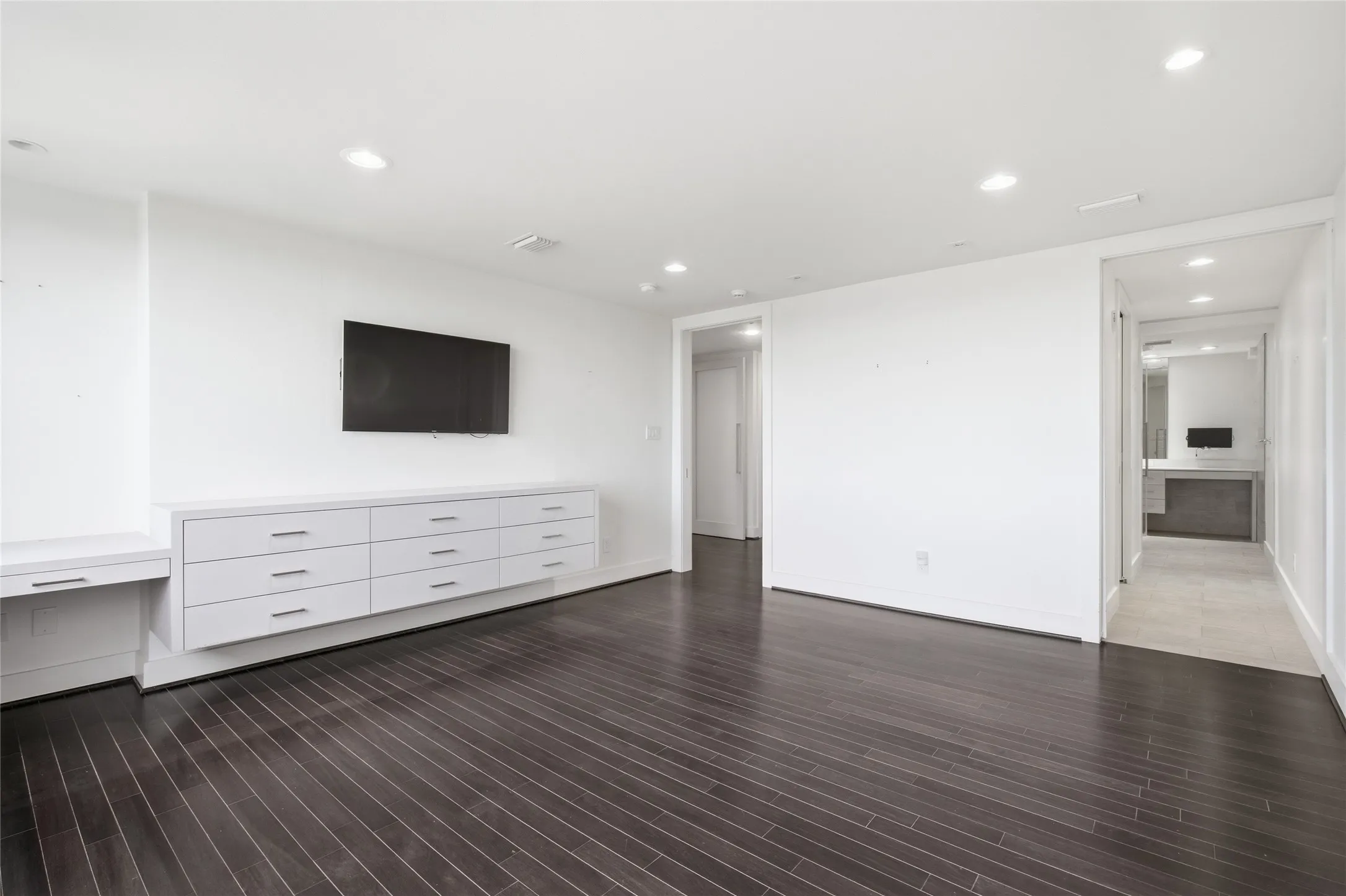 Condominium For Sale in Dallas County , 5200 Keller Springs Road 1331, Dallas, Texas 75248, 2 Bedrooms, 2 Bathrooms, 1 Garage spaces, 2,025 Sqft, built in 1981, Preowned, Price $635,000, mls#21243695, Real Estate Agent in Dallas, Homes For Sale in Dallas county, Homes For Sale in Dallas, Realtor in Dallas Texas, Real Estate Brokerage Independent Realty Texas, Luminita Cordes Realtor