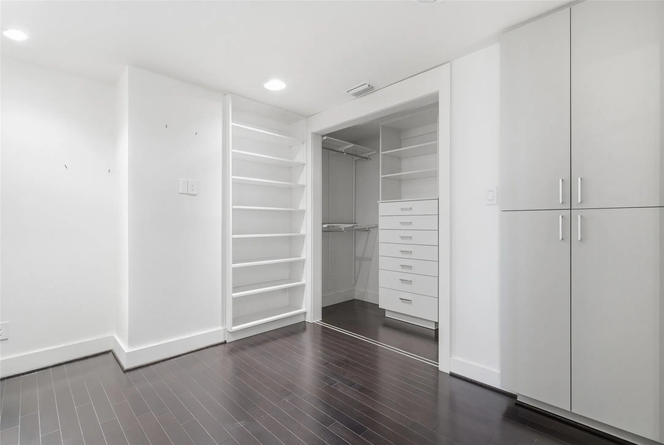 Condominium For Sale in Dallas County , 5200 Keller Springs Road 1331, Dallas, Texas 75248, 2 Bedrooms, 2 Bathrooms, 1 Garage spaces, 2,025 Sqft, built in 1981, Preowned, Price $635,000, mls#21243695, Real Estate Agent in Dallas, Homes For Sale in Dallas county, Homes For Sale in Dallas, Realtor in Dallas Texas, Real Estate Brokerage Independent Realty Texas, Luminita Cordes Realtor